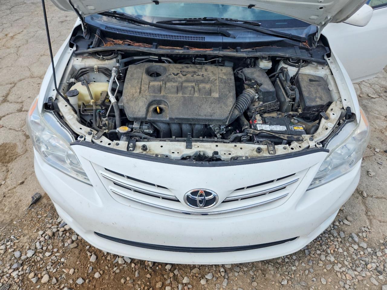 2013 Toyota Corolla Le White vin: 2T1BU4EE7DC974093