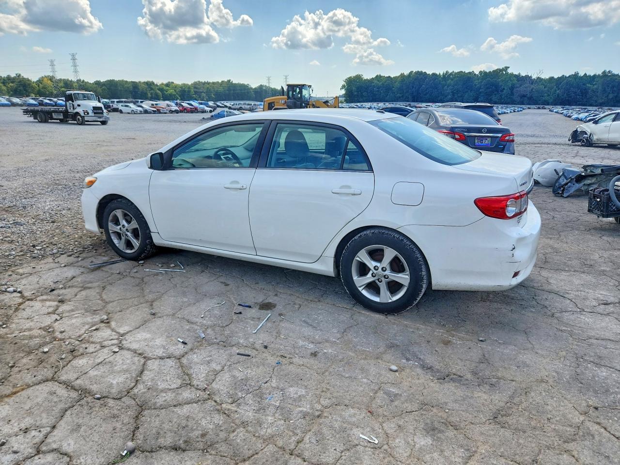 2013 Toyota Corolla Le White vin: 2T1BU4EE7DC974093