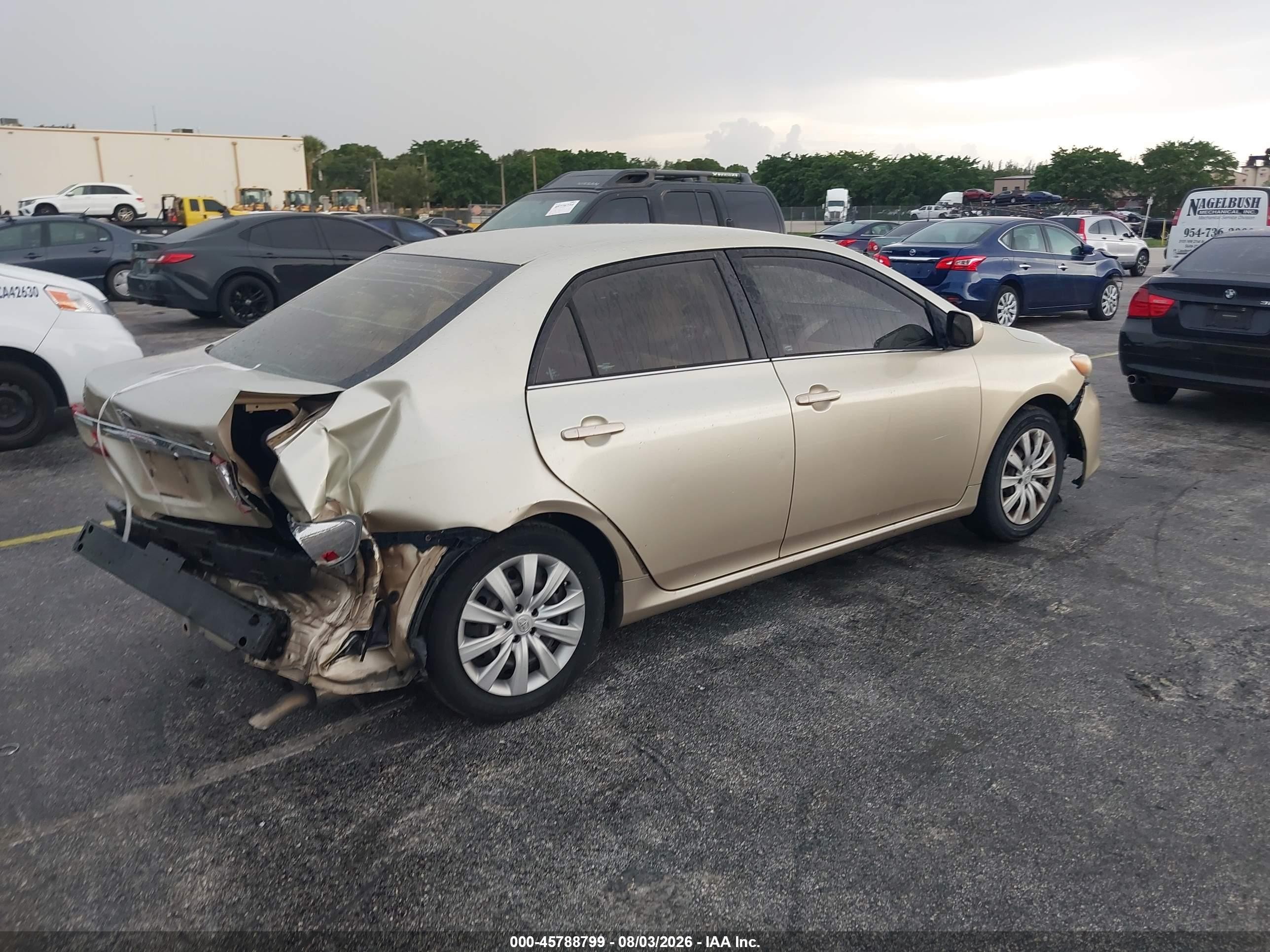 2013 Toyota Corolla Le Gold vin: 2T1BU4EE7DC977303