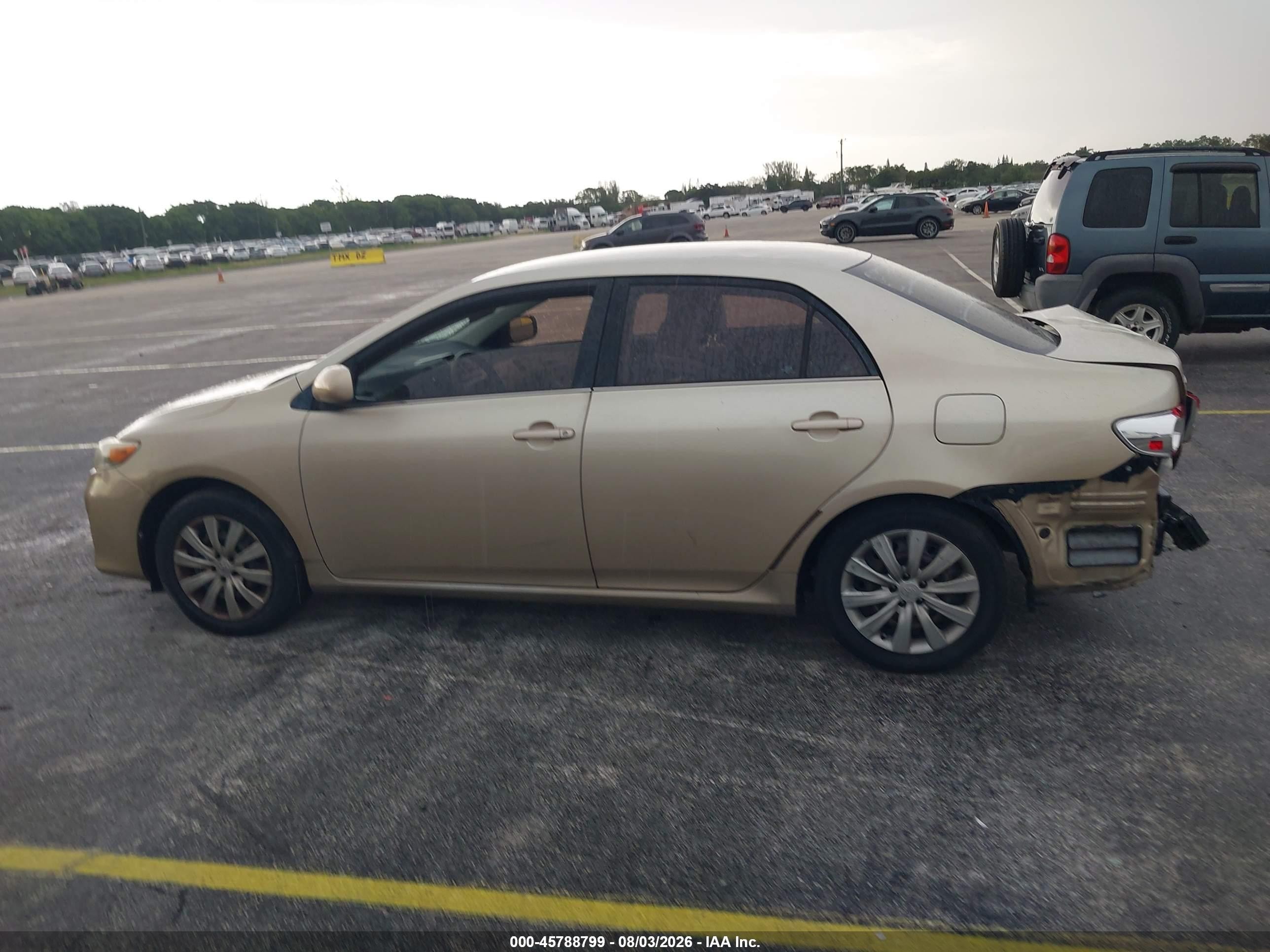 2013 Toyota Corolla Le Gold vin: 2T1BU4EE7DC977303