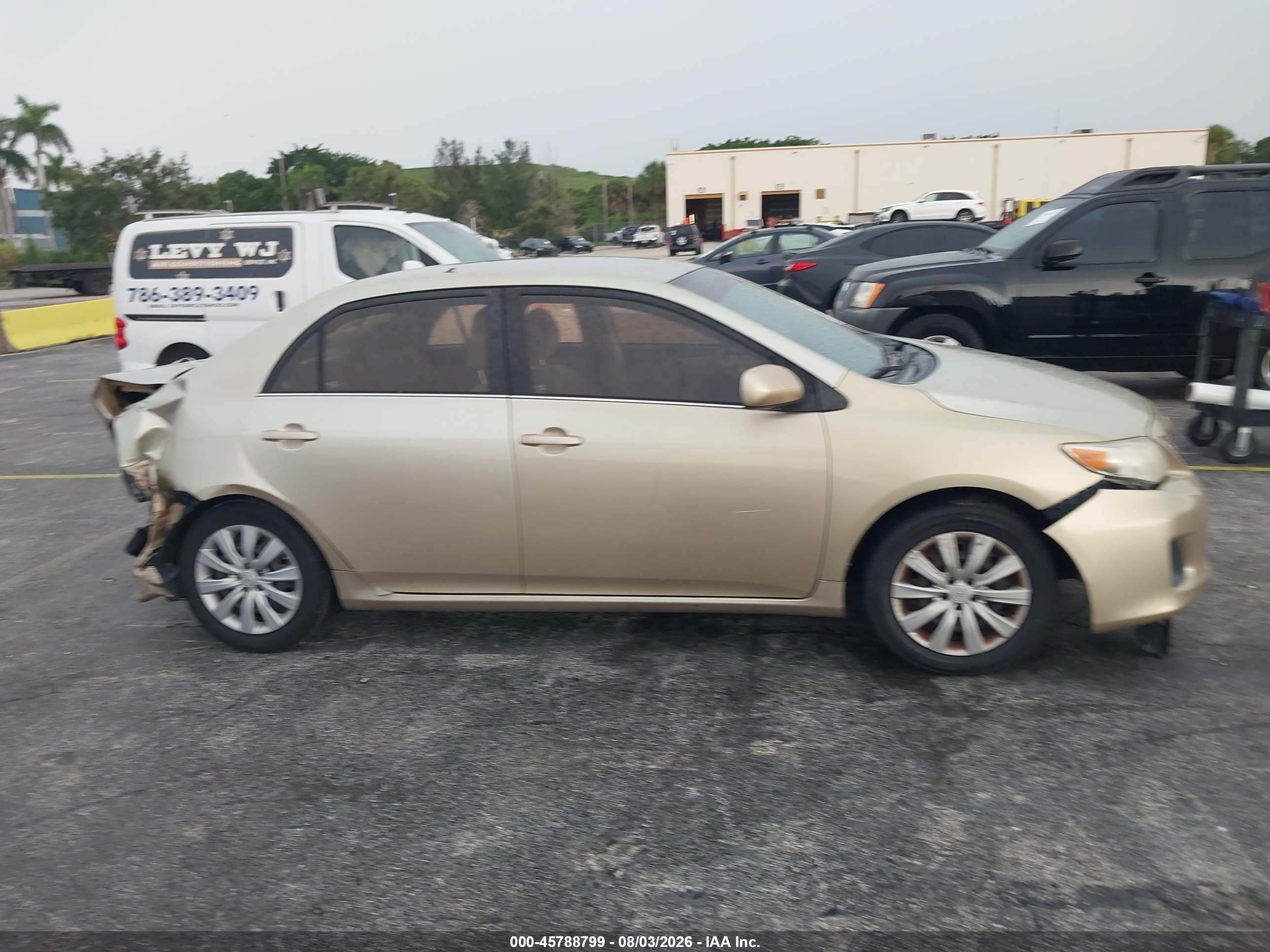 2013 Toyota Corolla Le Gold vin: 2T1BU4EE7DC977303