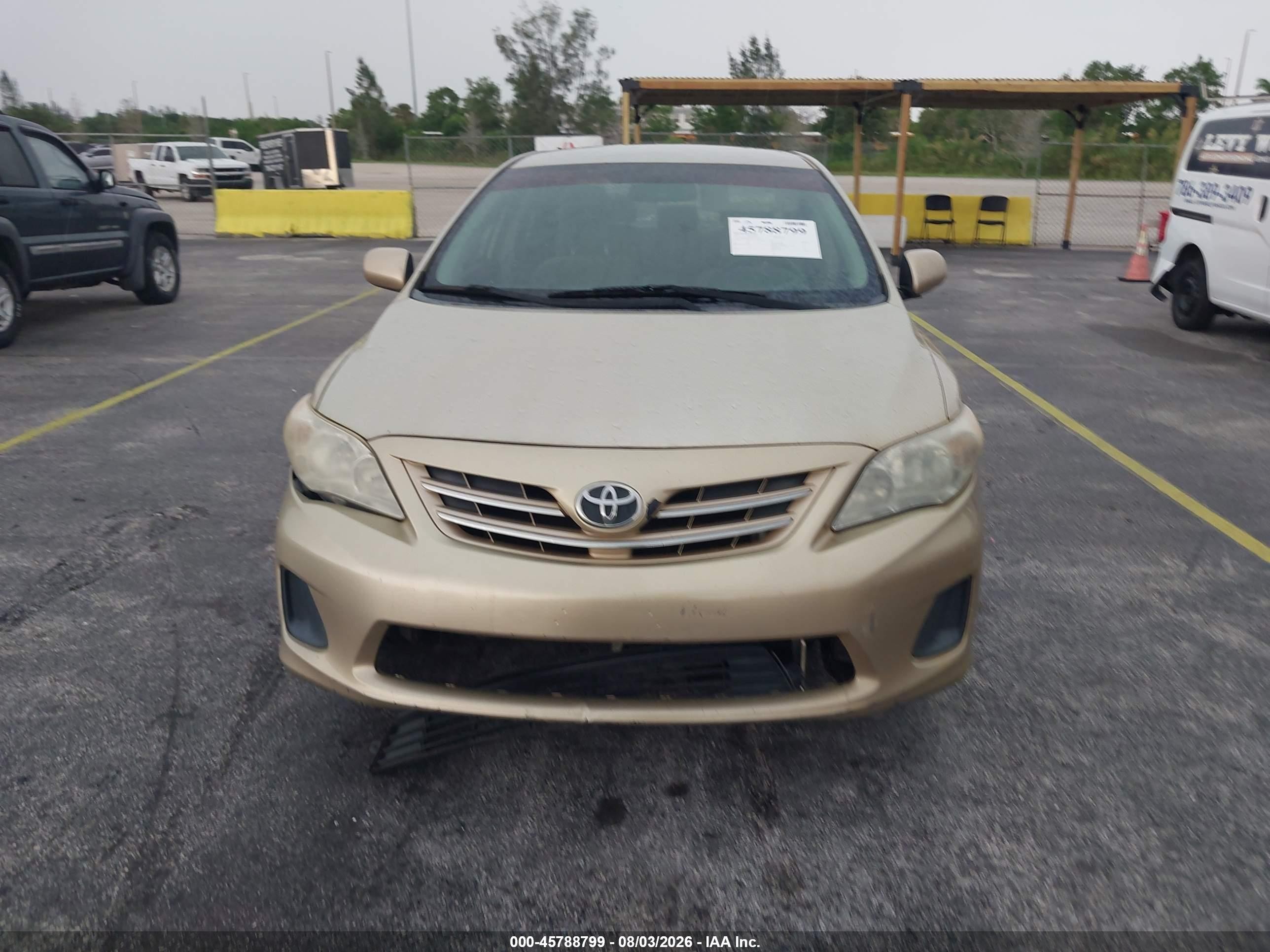 2013 Toyota Corolla Le Gold vin: 2T1BU4EE7DC977303