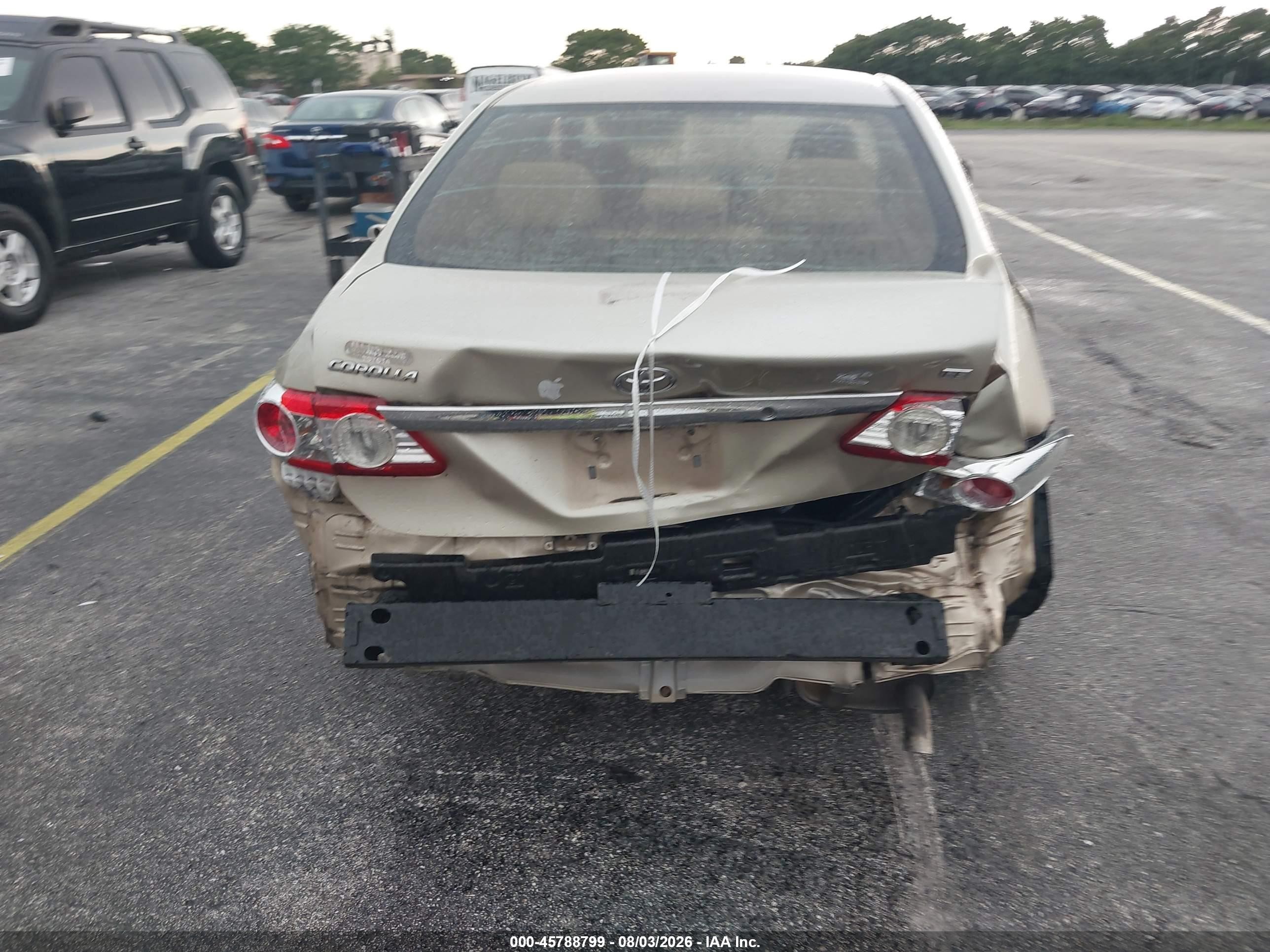 2013 Toyota Corolla Le Gold vin: 2T1BU4EE7DC977303