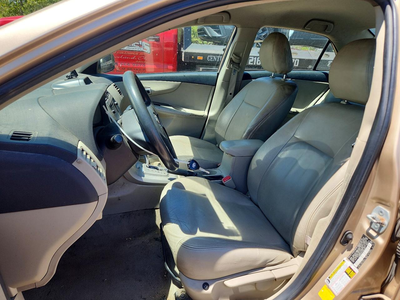 2013 Toyota Corolla Le Gold vin: 2T1BU4EE7DC981643