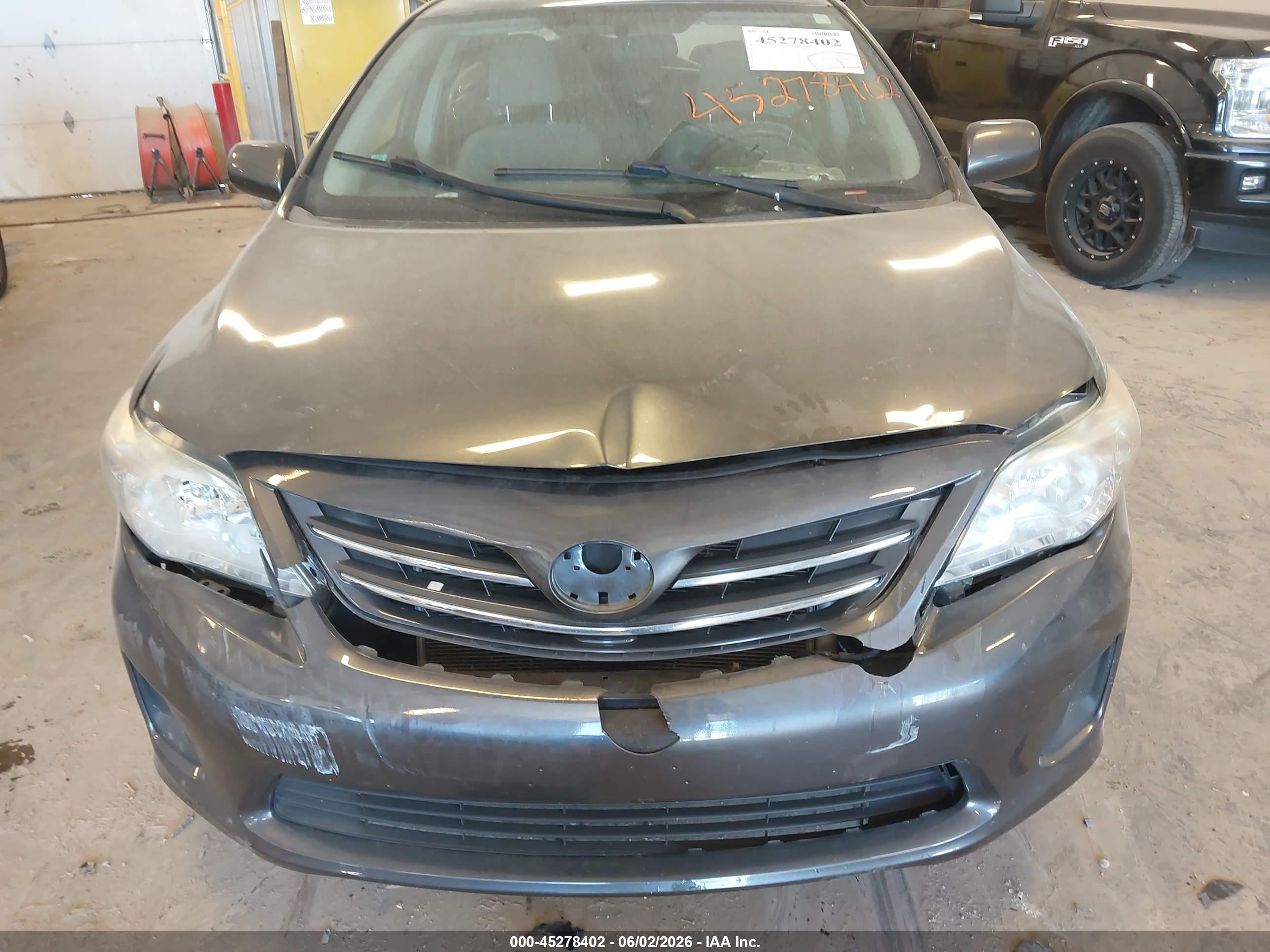 2013 Toyota Corolla Le Gray vin: 2T1BU4EE7DC989726