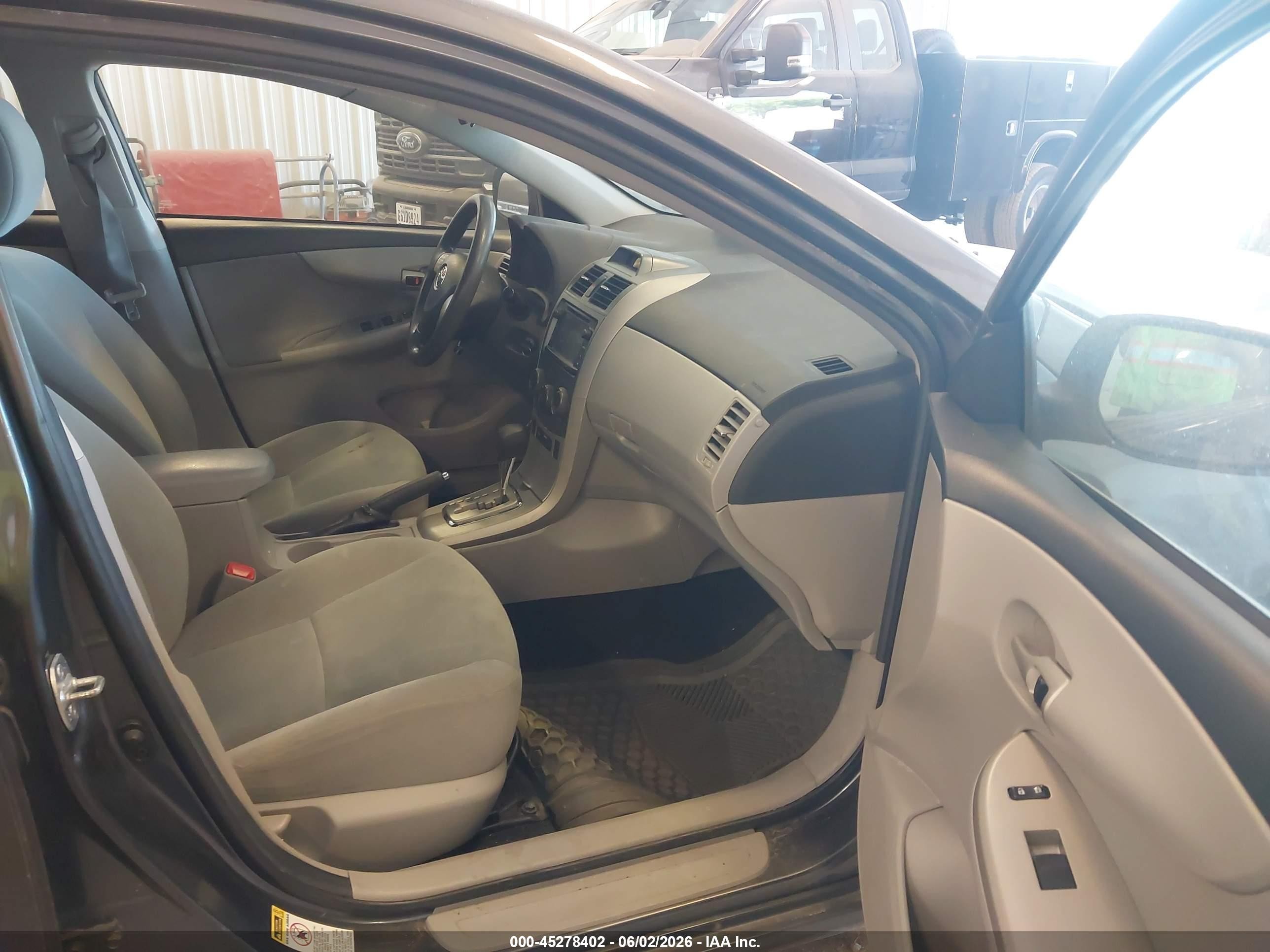 2013 Toyota Corolla Le Gray vin: 2T1BU4EE7DC989726