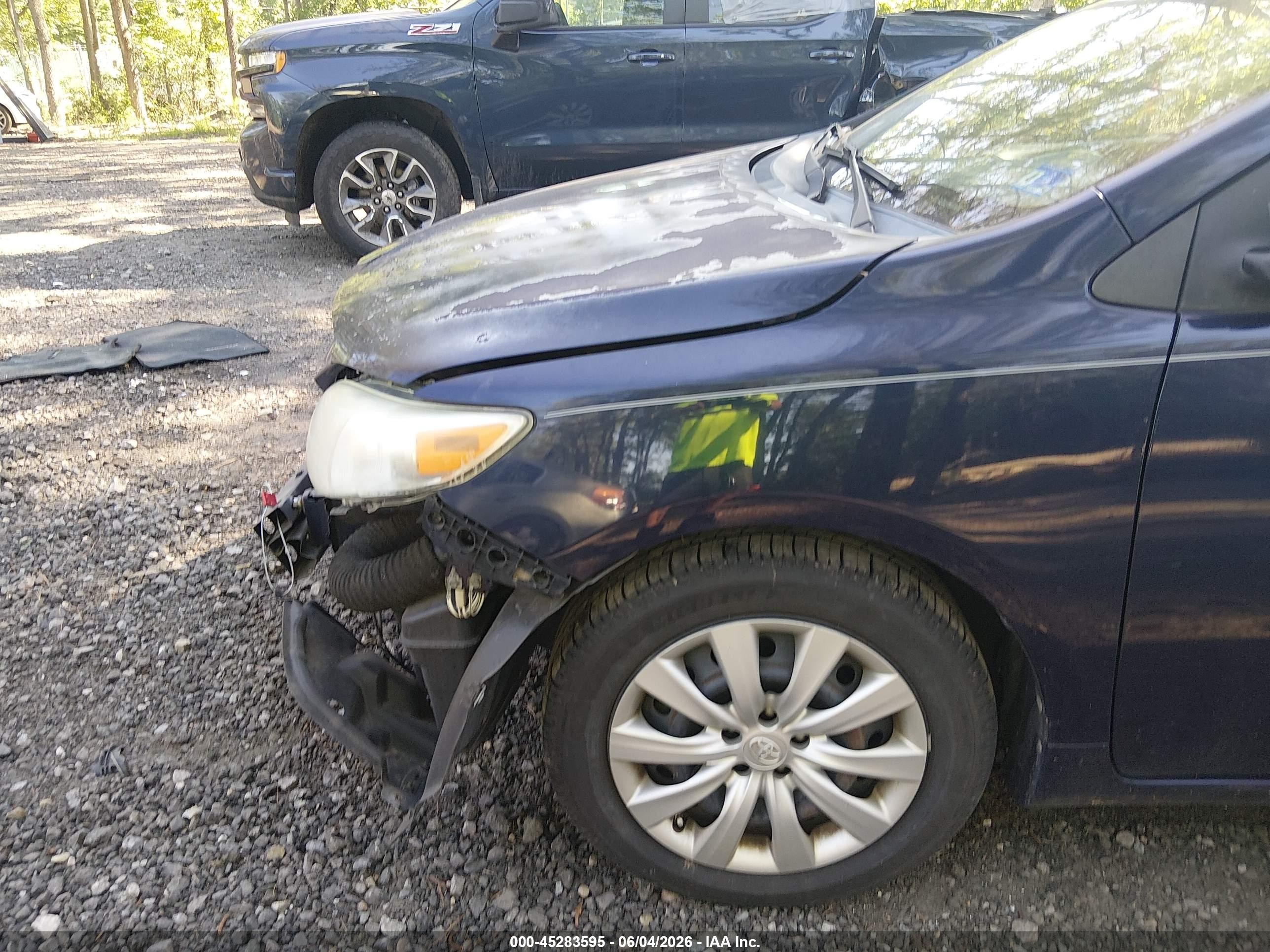 2013 Toyota Corolla Le Dark Blue vin: 2T1BU4EE7DC992853