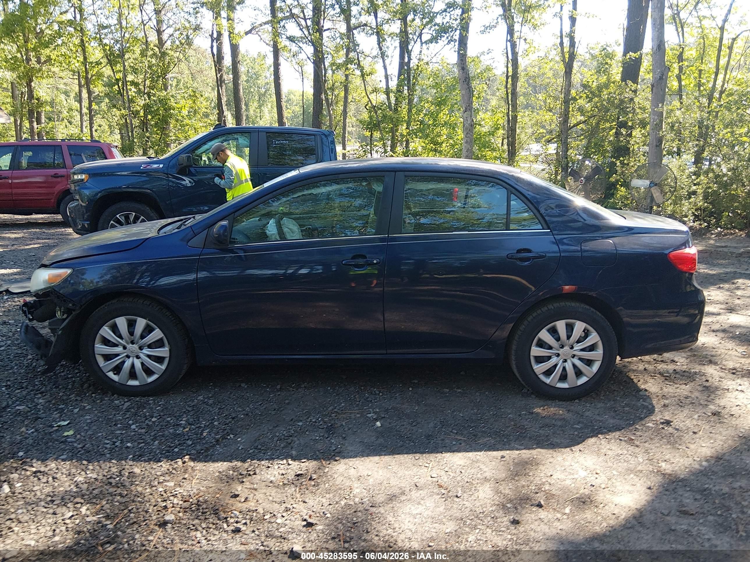 2013 Toyota Corolla Le Dark Blue vin: 2T1BU4EE7DC992853