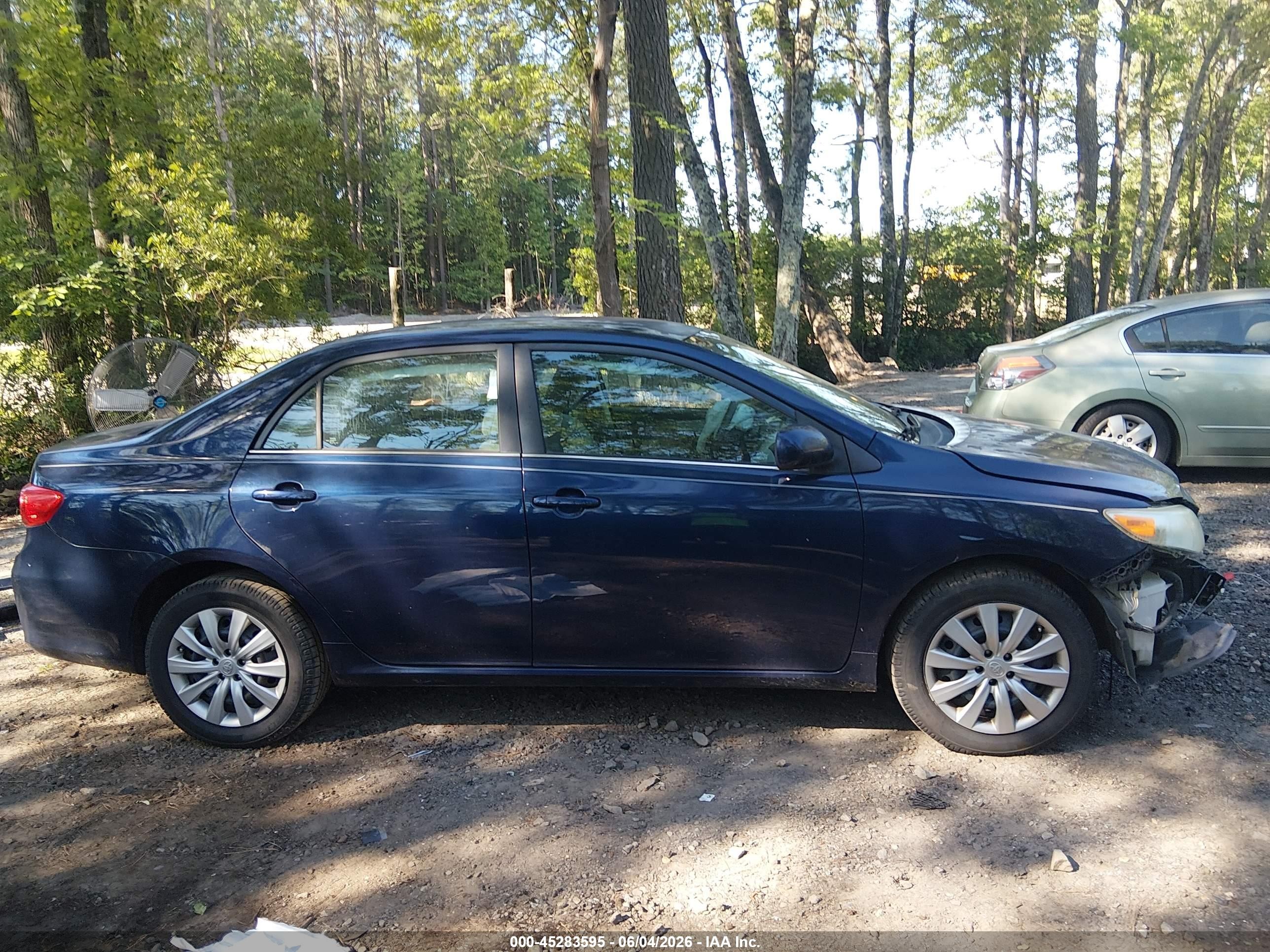 2013 Toyota Corolla Le Dark Blue vin: 2T1BU4EE7DC992853