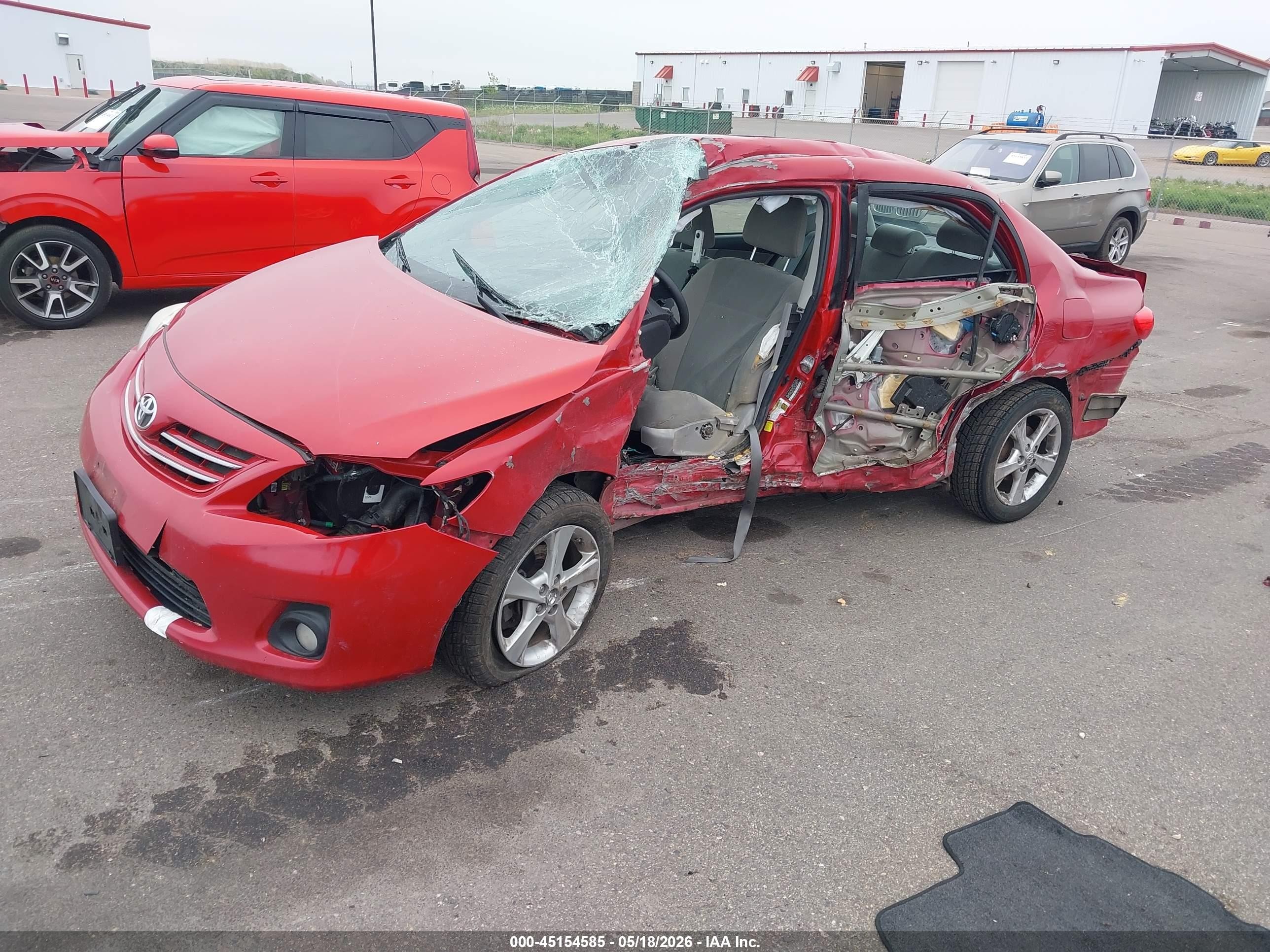 2013 Toyota Corolla Le Red vin: 2T1BU4EE7DC998684