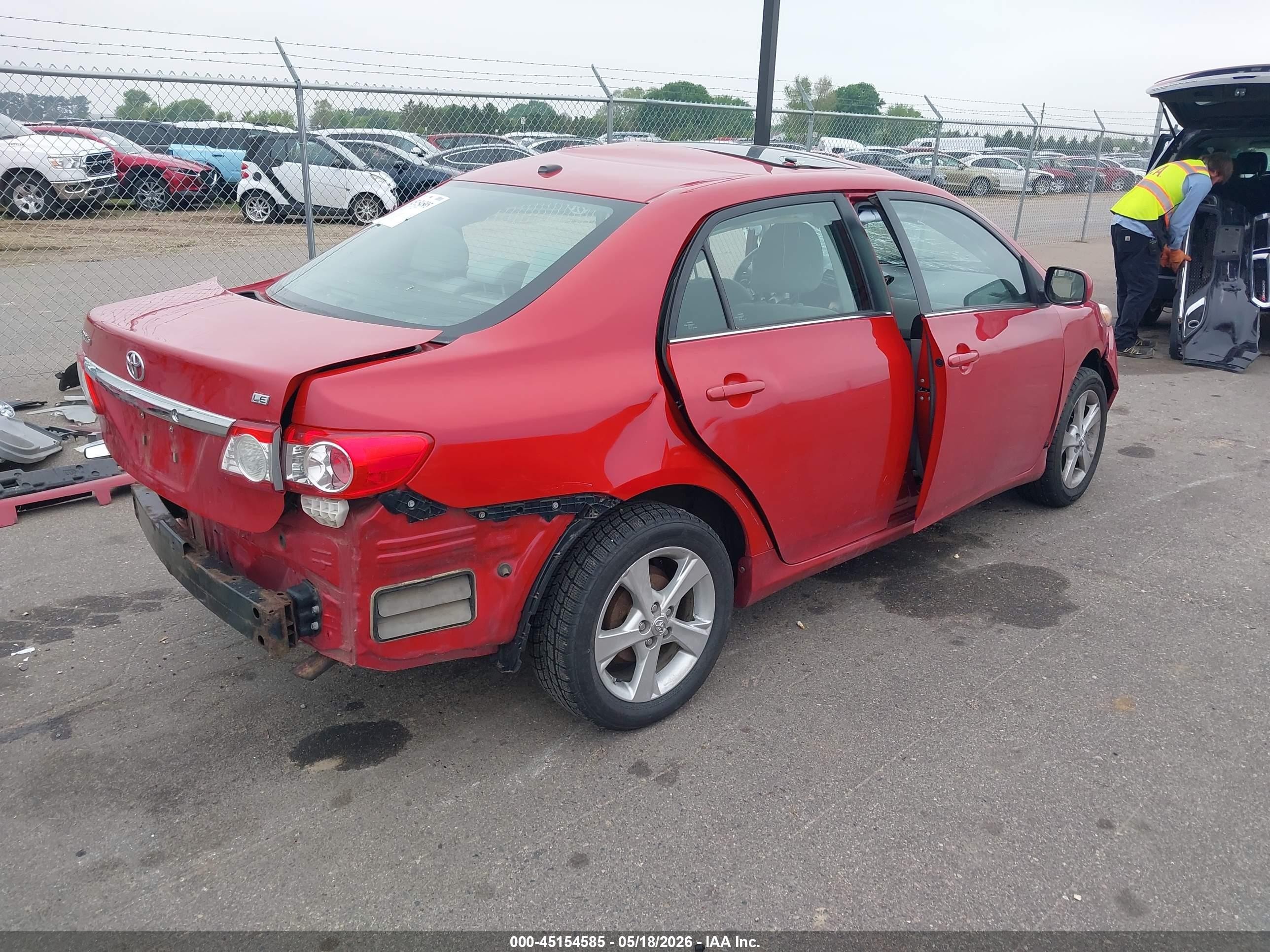 2013 Toyota Corolla Le Red vin: 2T1BU4EE7DC998684