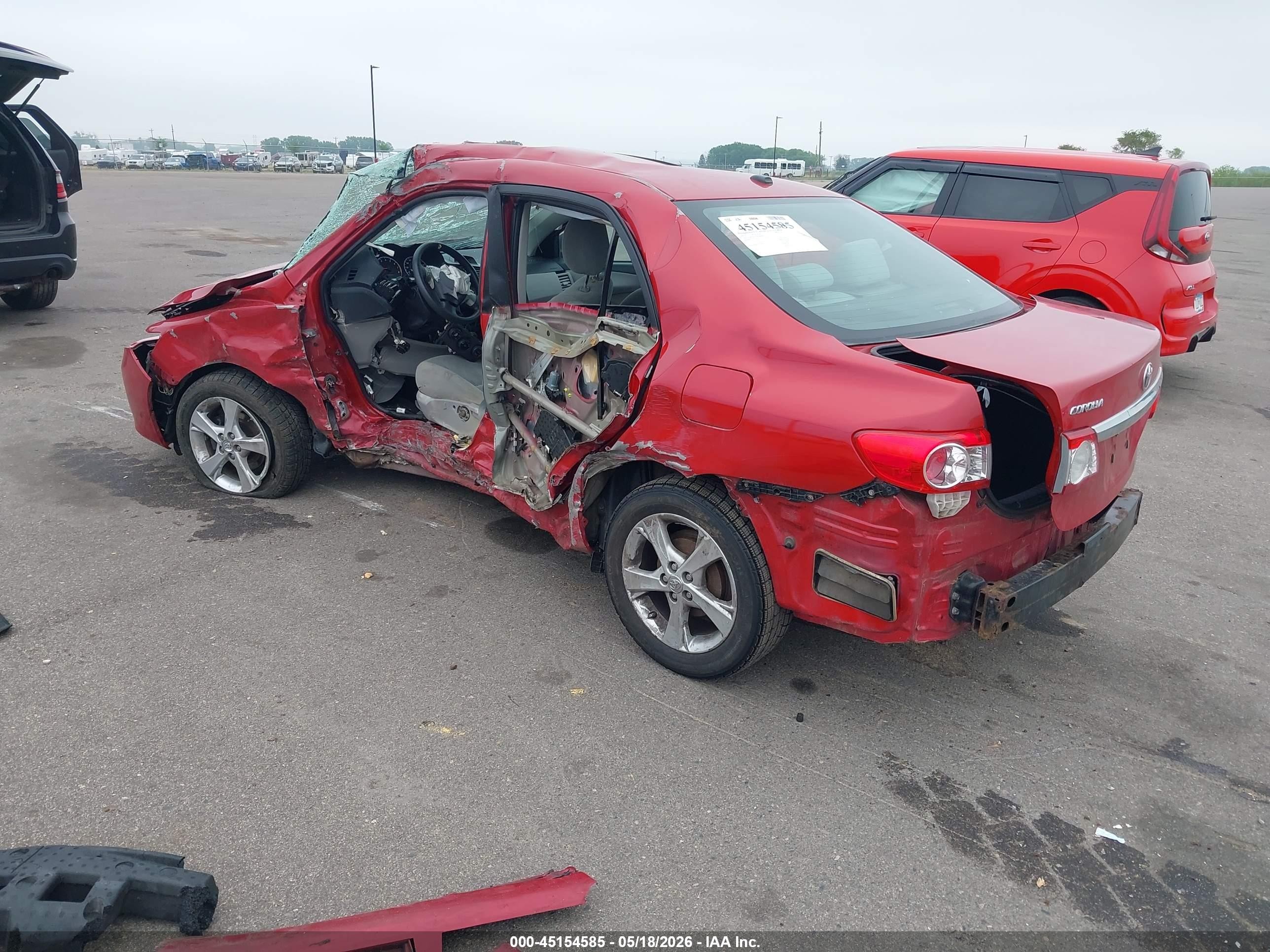 2013 Toyota Corolla Le Red vin: 2T1BU4EE7DC998684