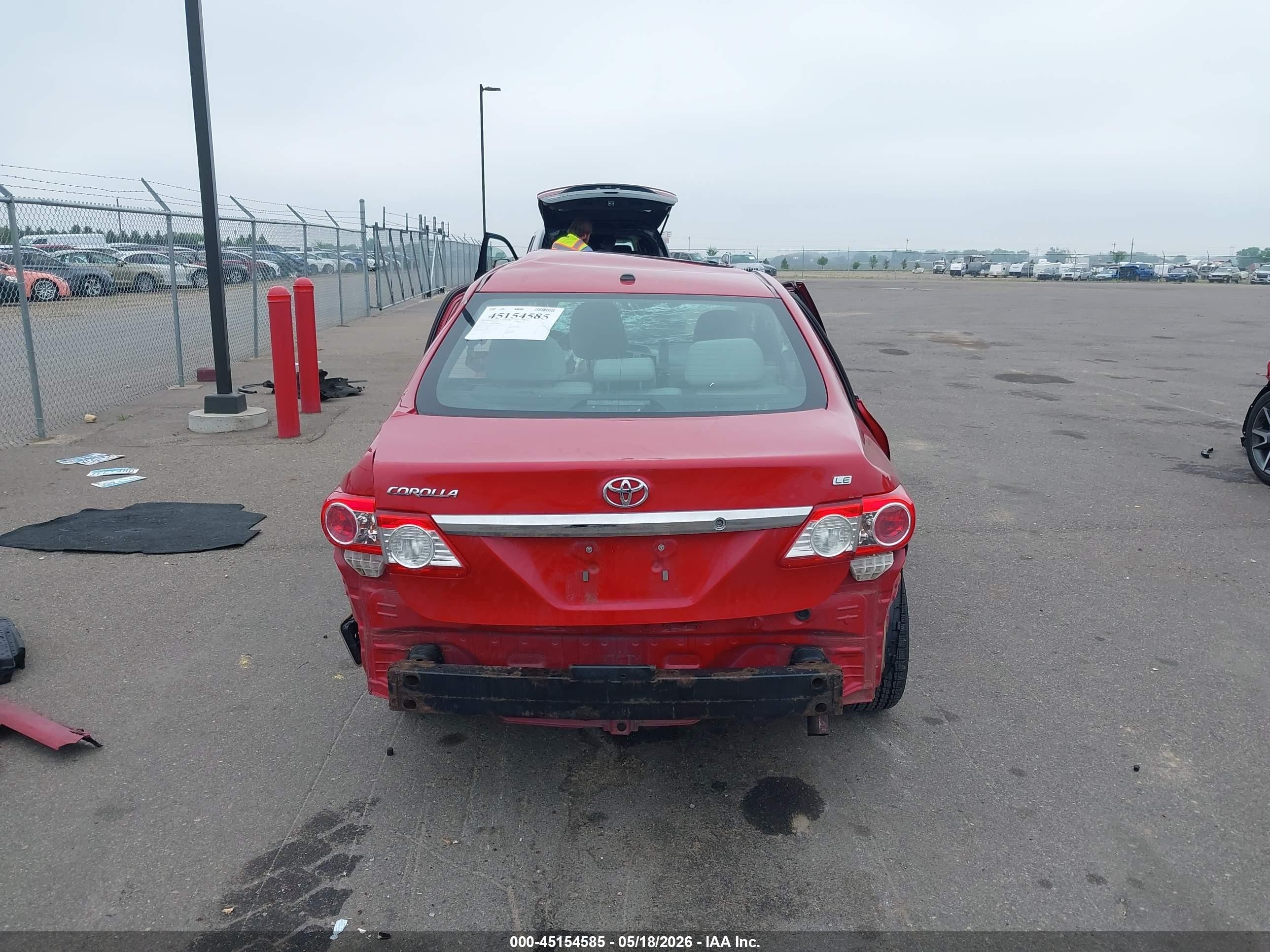 2013 Toyota Corolla Le Red vin: 2T1BU4EE7DC998684
