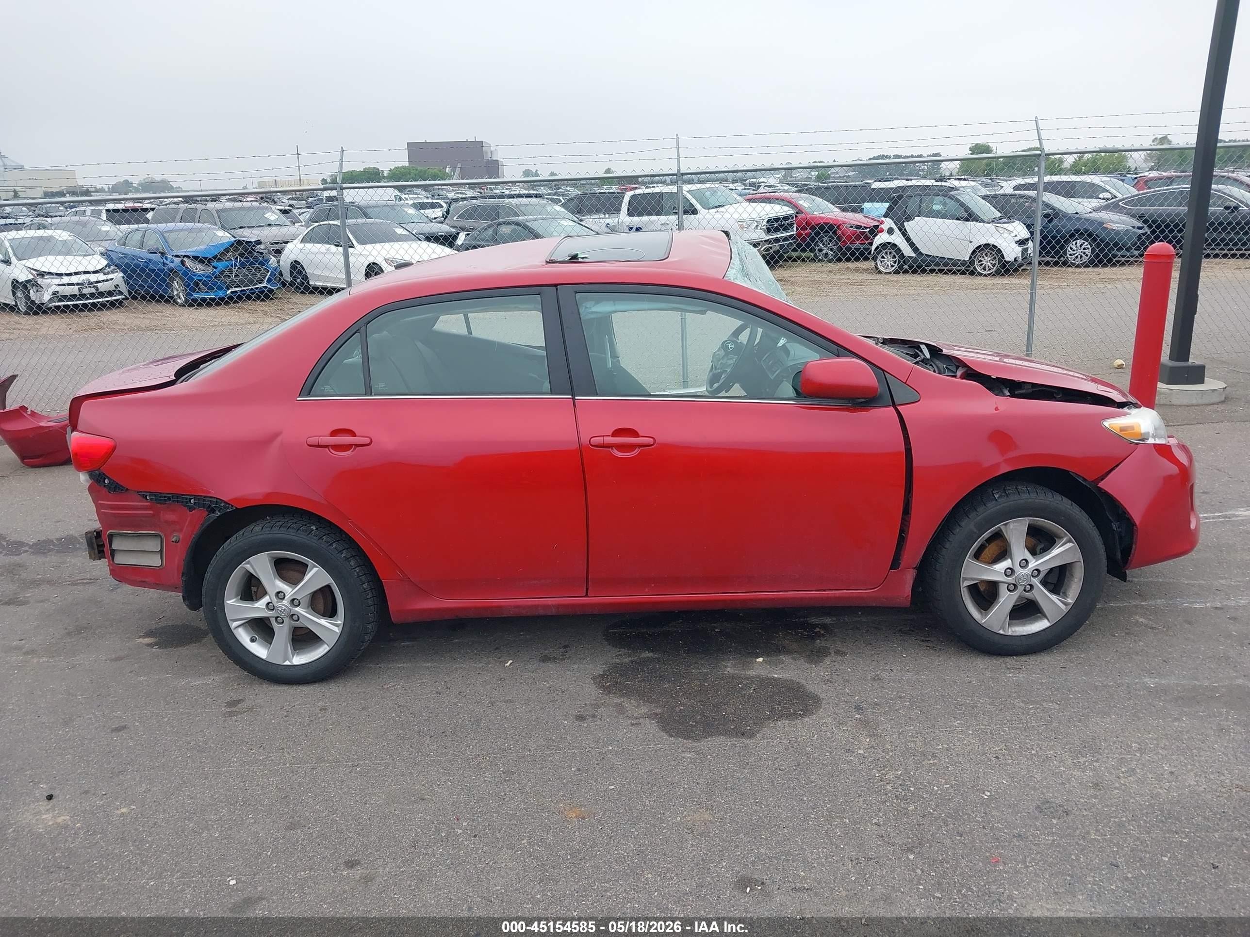 2013 Toyota Corolla Le Red vin: 2T1BU4EE7DC998684