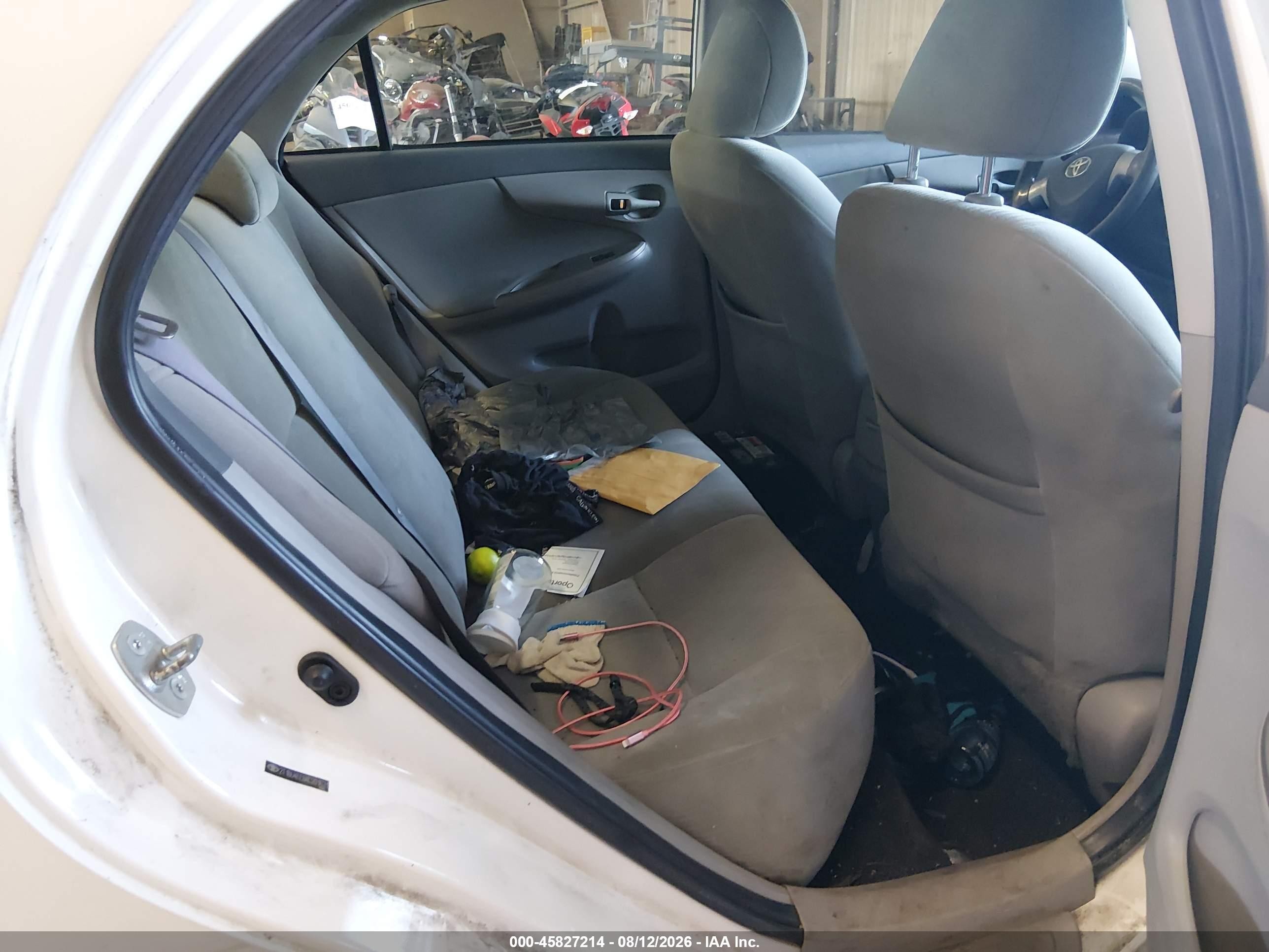 2010 Toyota Corolla Le White vin: 2T1BU4EE8AC201631