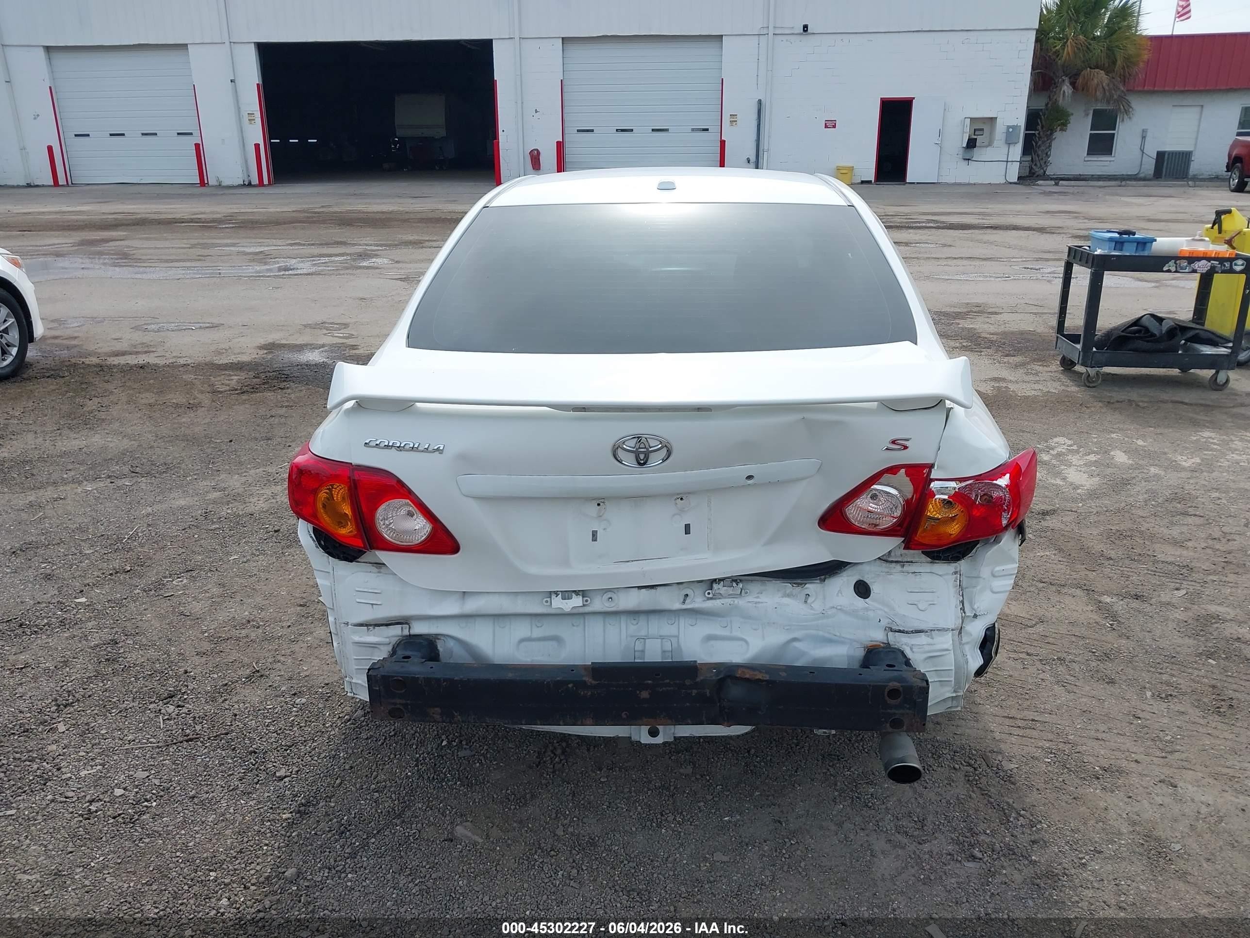2010 Toyota Corolla S Белый vin: 2T1BU4EE8AC274692