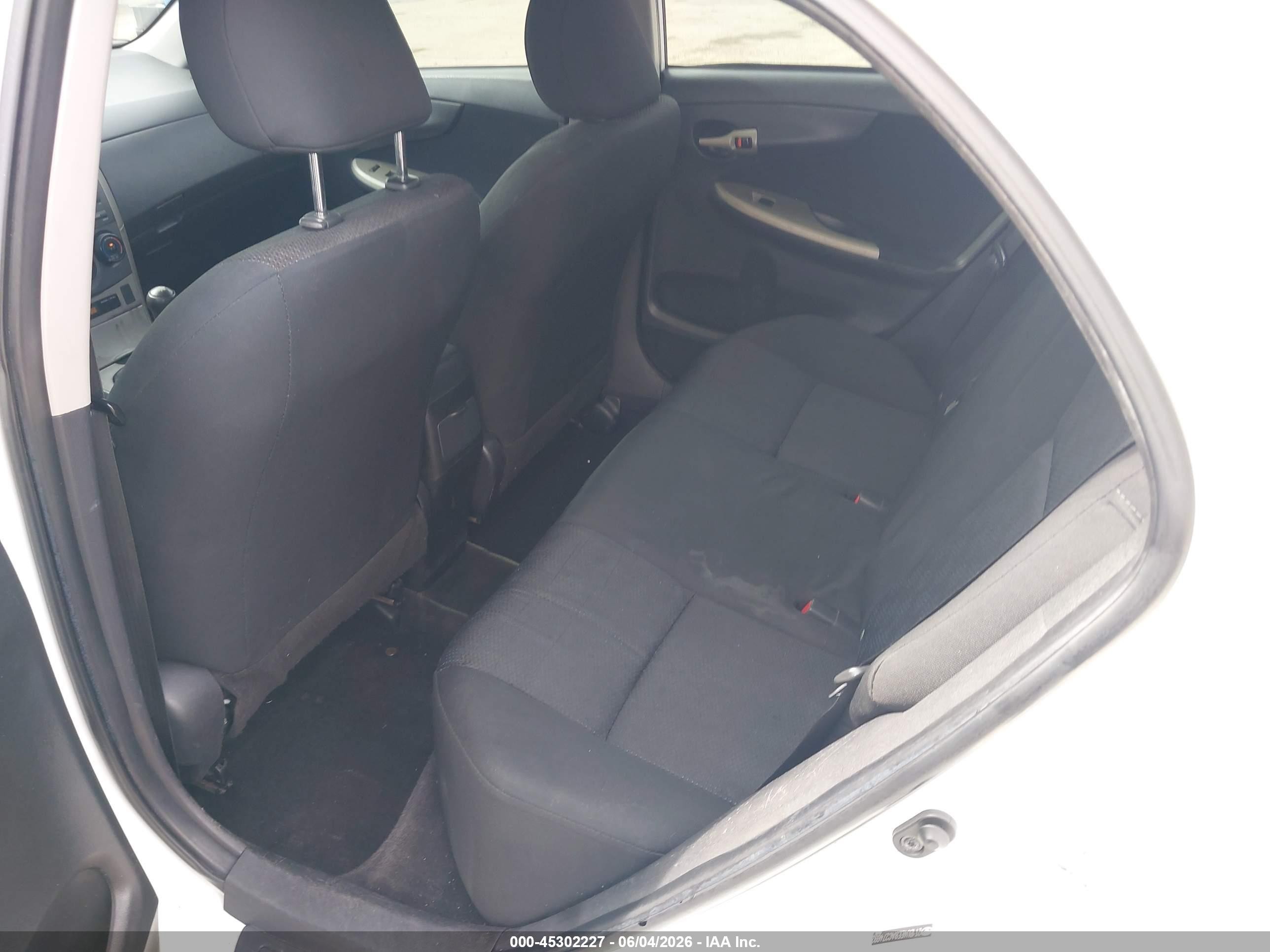 2010 Toyota Corolla S Белый vin: 2T1BU4EE8AC274692