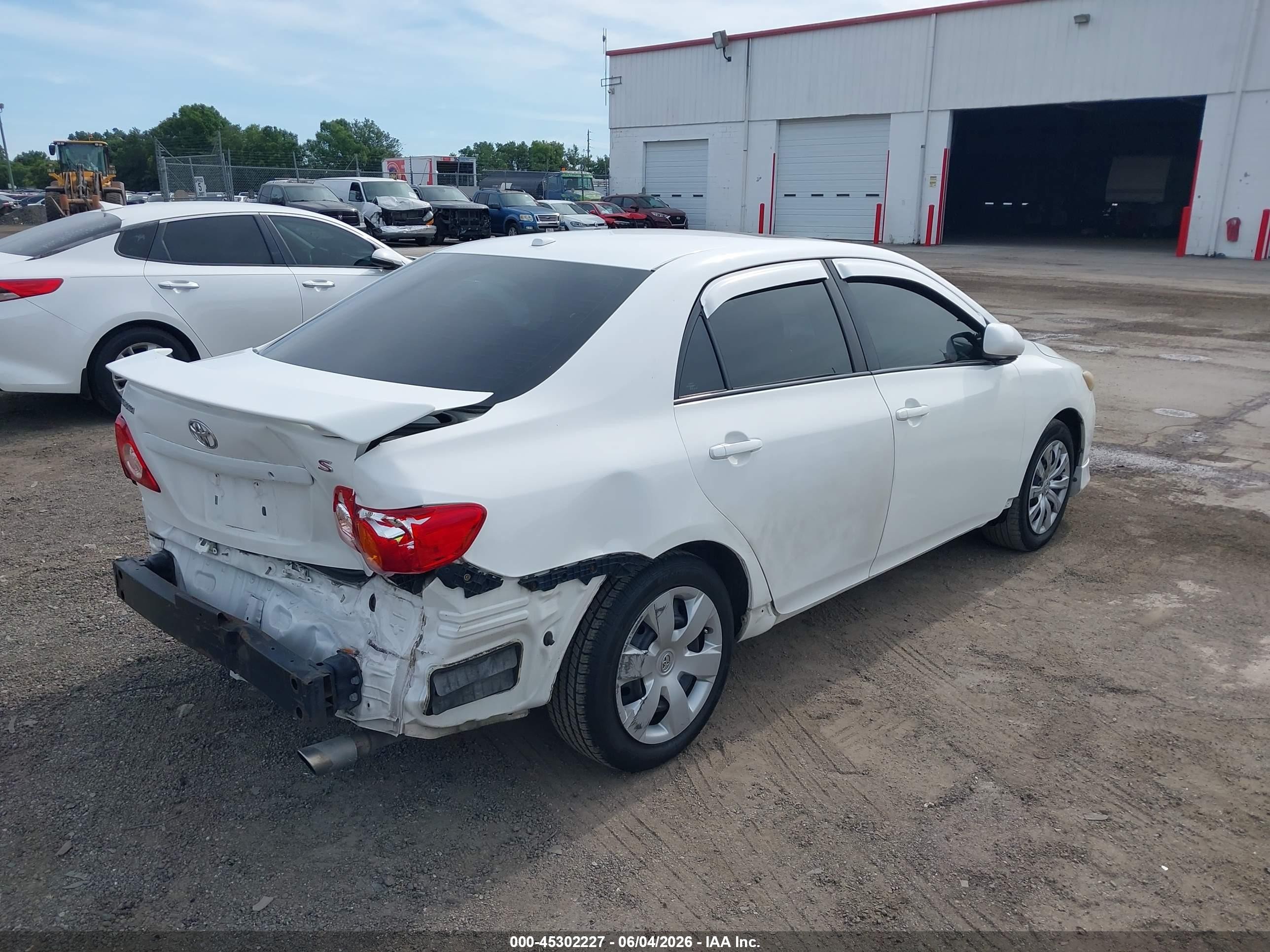 2010 Toyota Corolla S Белый vin: 2T1BU4EE8AC274692