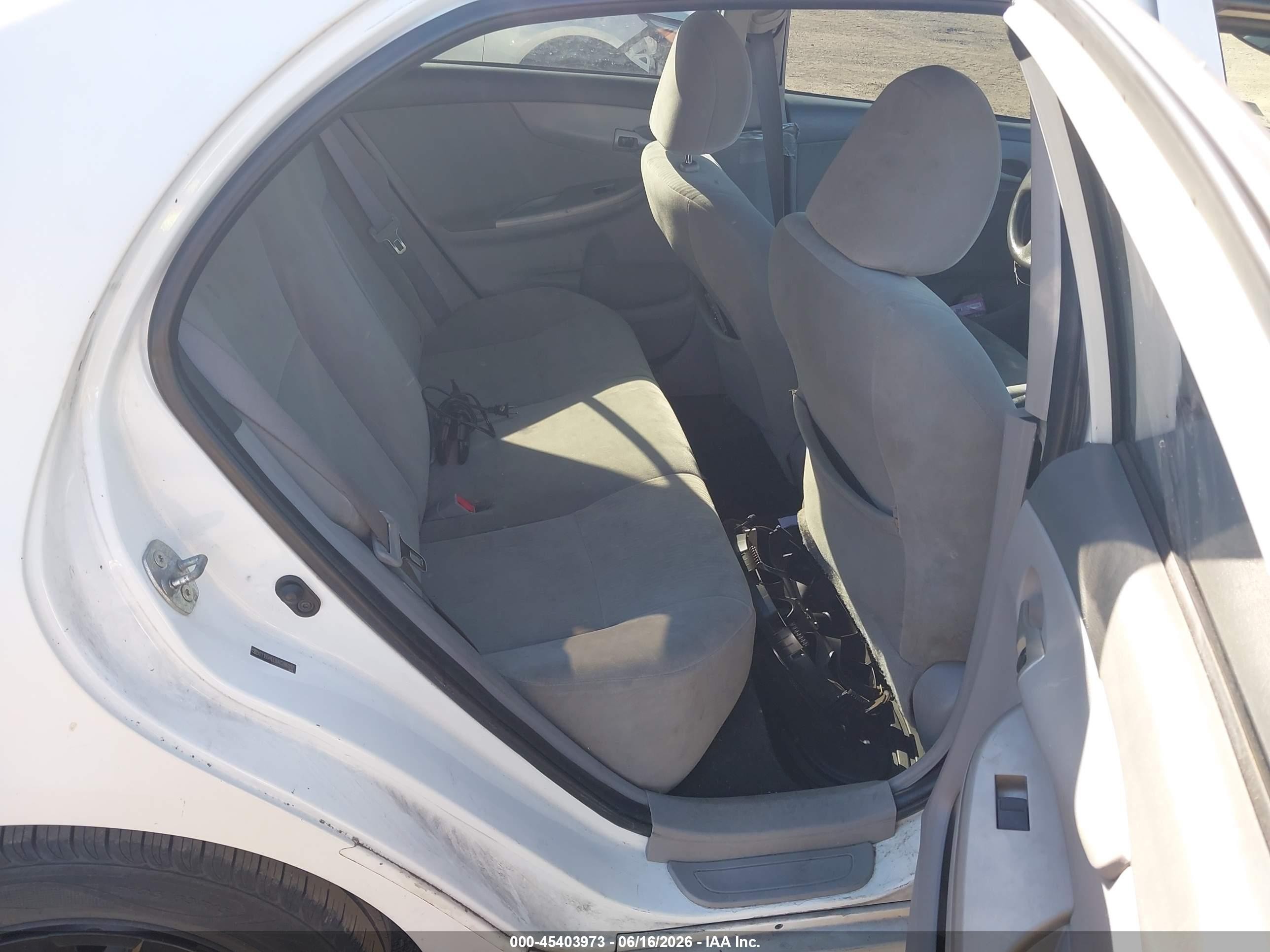 2010 Toyota Corolla Le White vin: 2T1BU4EE8AC286017