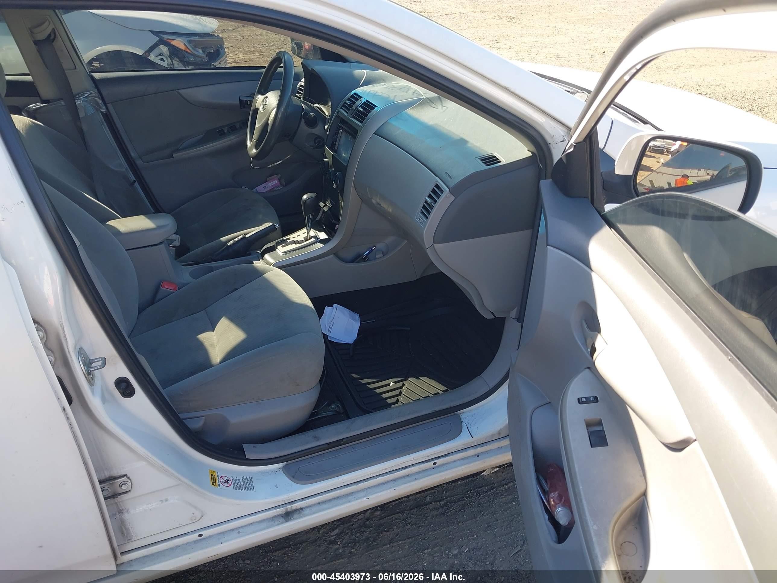 2010 Toyota Corolla Le White vin: 2T1BU4EE8AC286017