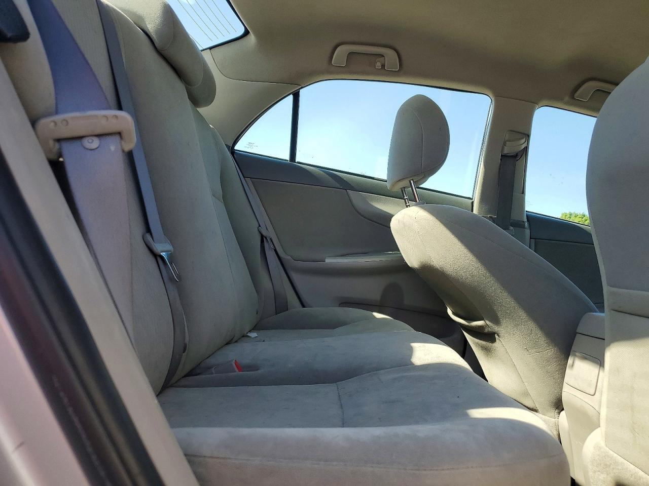 2010 Toyota Corolla Le Silver vin: 2T1BU4EE8AC295462
