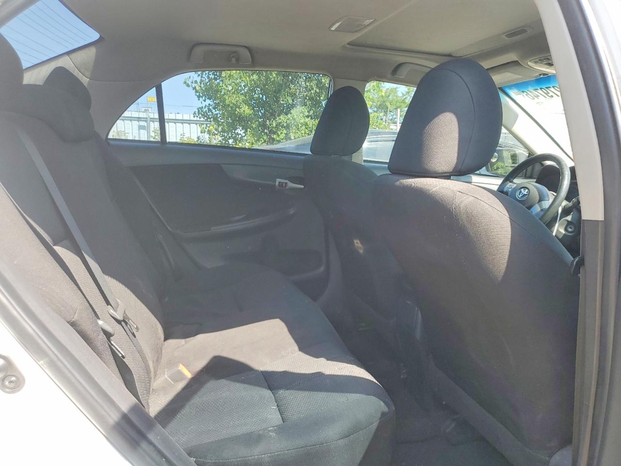 2010 Toyota Corolla Base White vin: 2T1BU4EE8AC299172