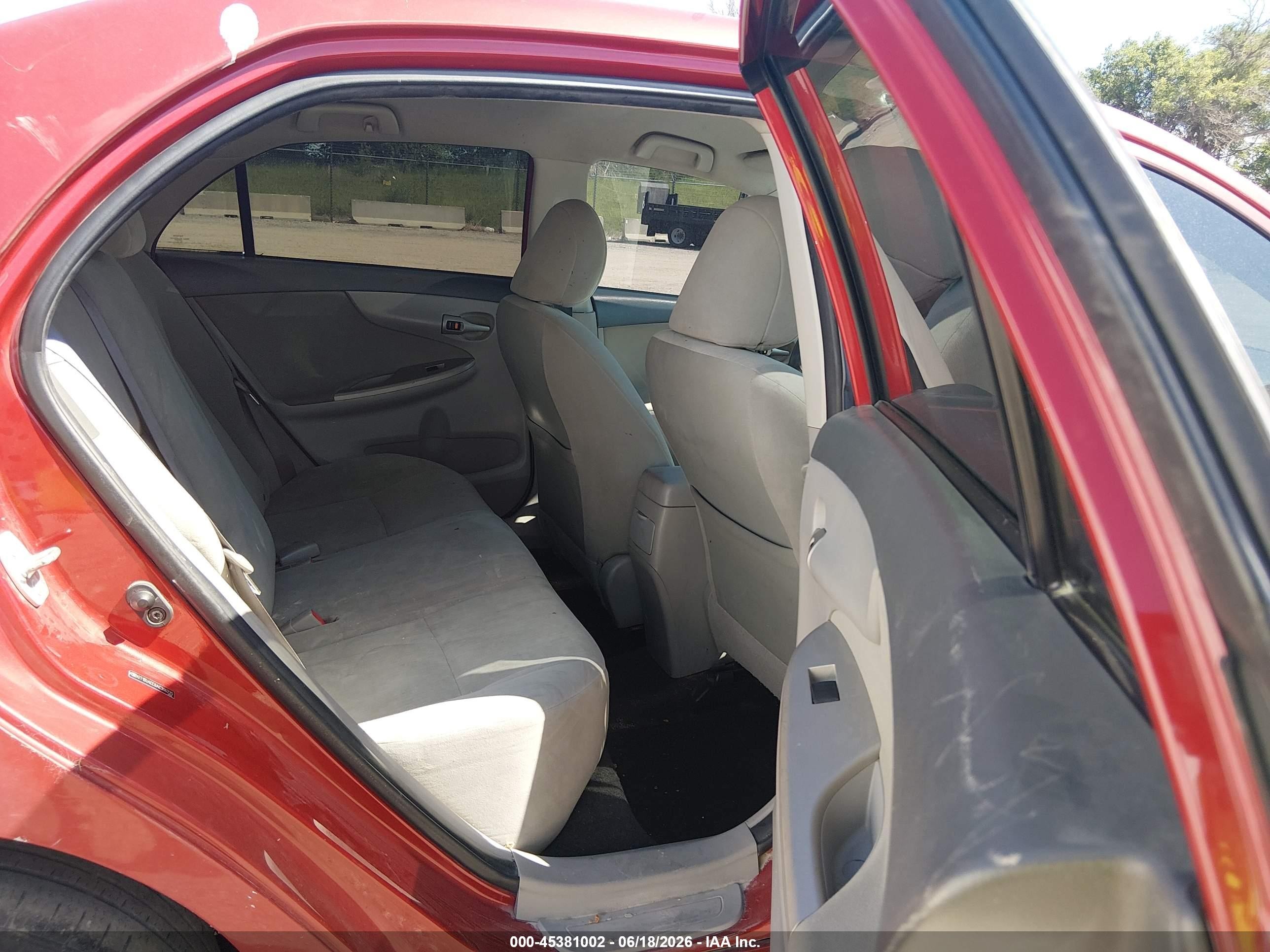 2010 Toyota Corolla Le Red vin: 2T1BU4EE8AC306220