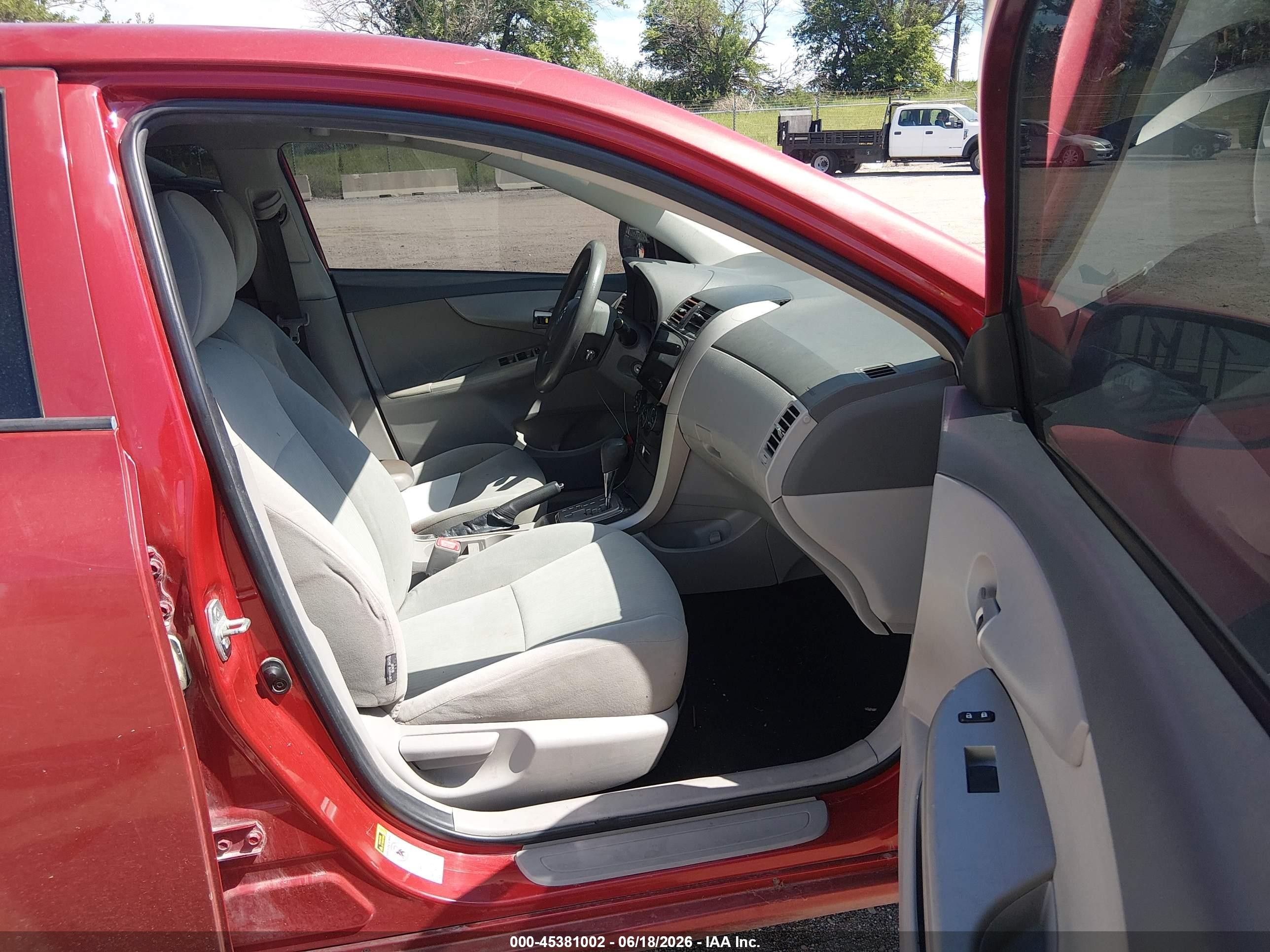 2010 Toyota Corolla Le Red vin: 2T1BU4EE8AC306220