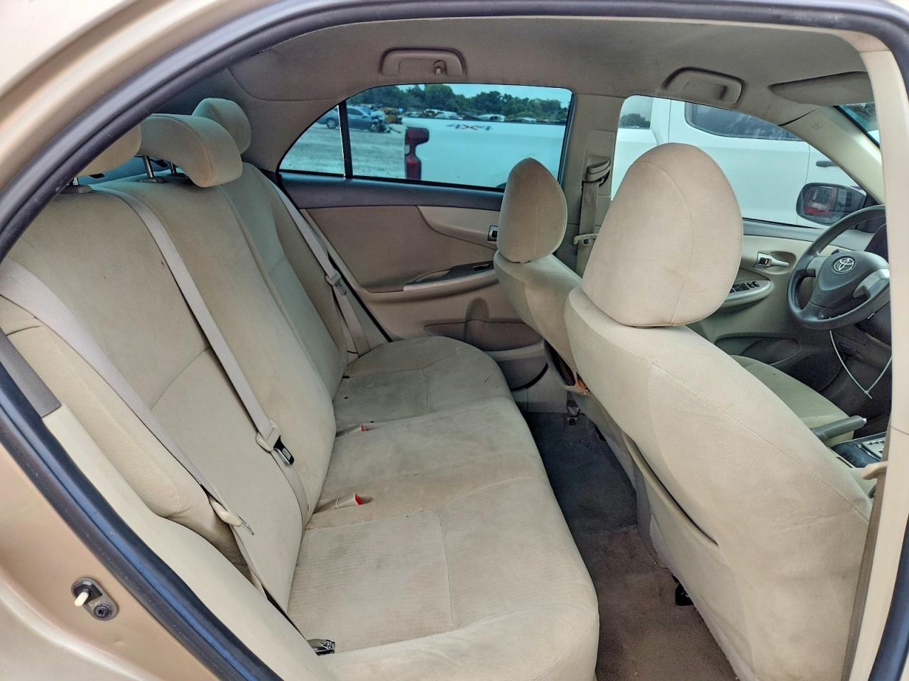 2010 Toyota Corolla Le Gold vin: 2T1BU4EE8AC320859