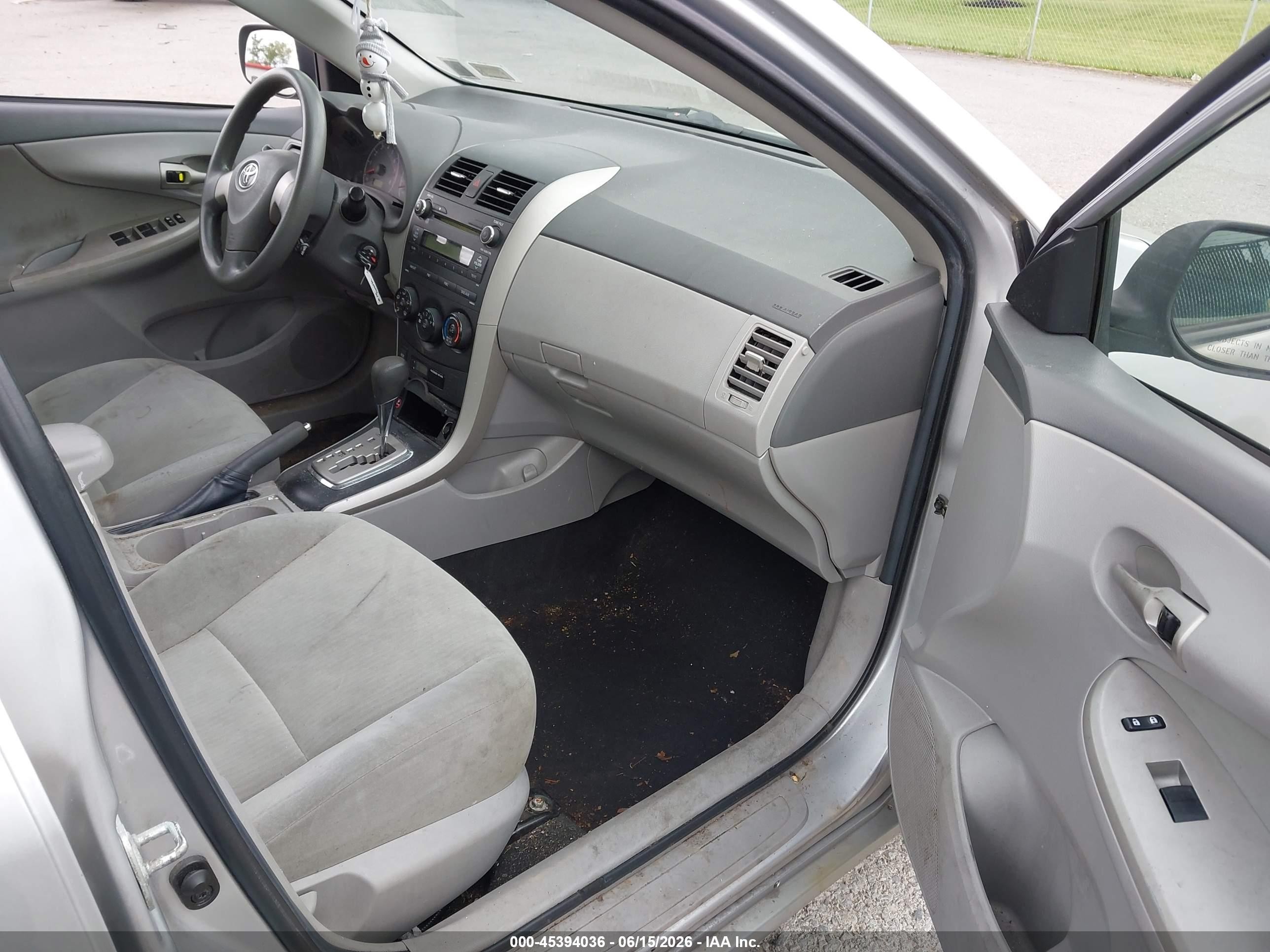 2010 Toyota Corolla Le Silver vin: 2T1BU4EE8AC333949