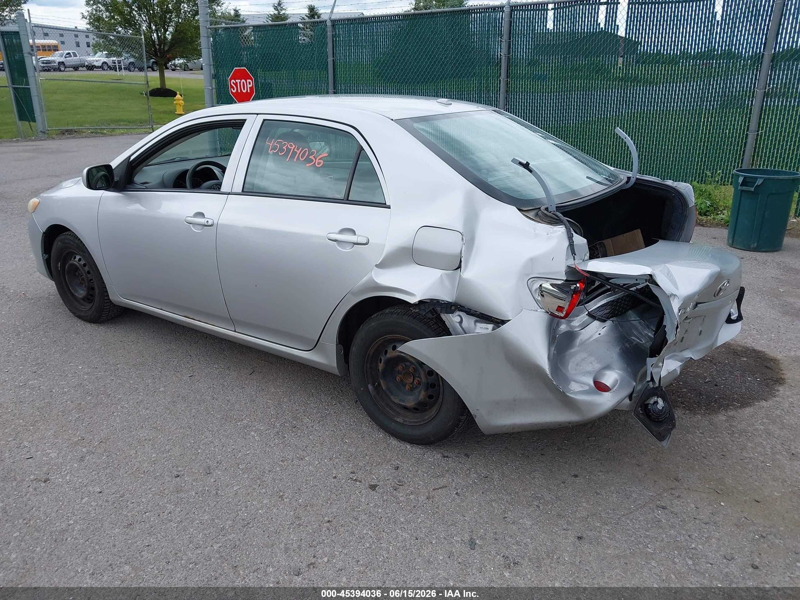 2010 Toyota Corolla Le Silver vin: 2T1BU4EE8AC333949