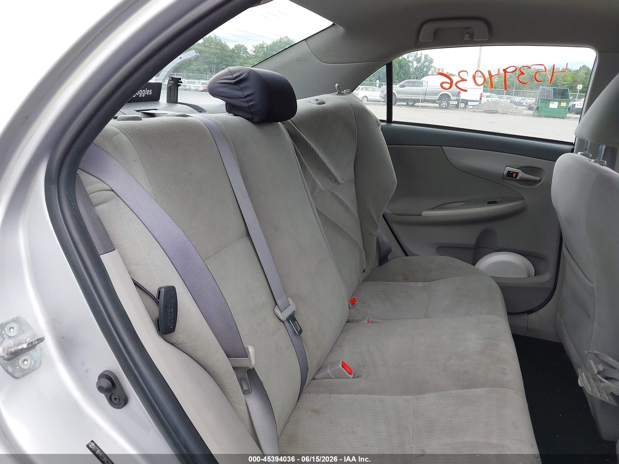 2010 Toyota Corolla Le Silver vin: 2T1BU4EE8AC333949