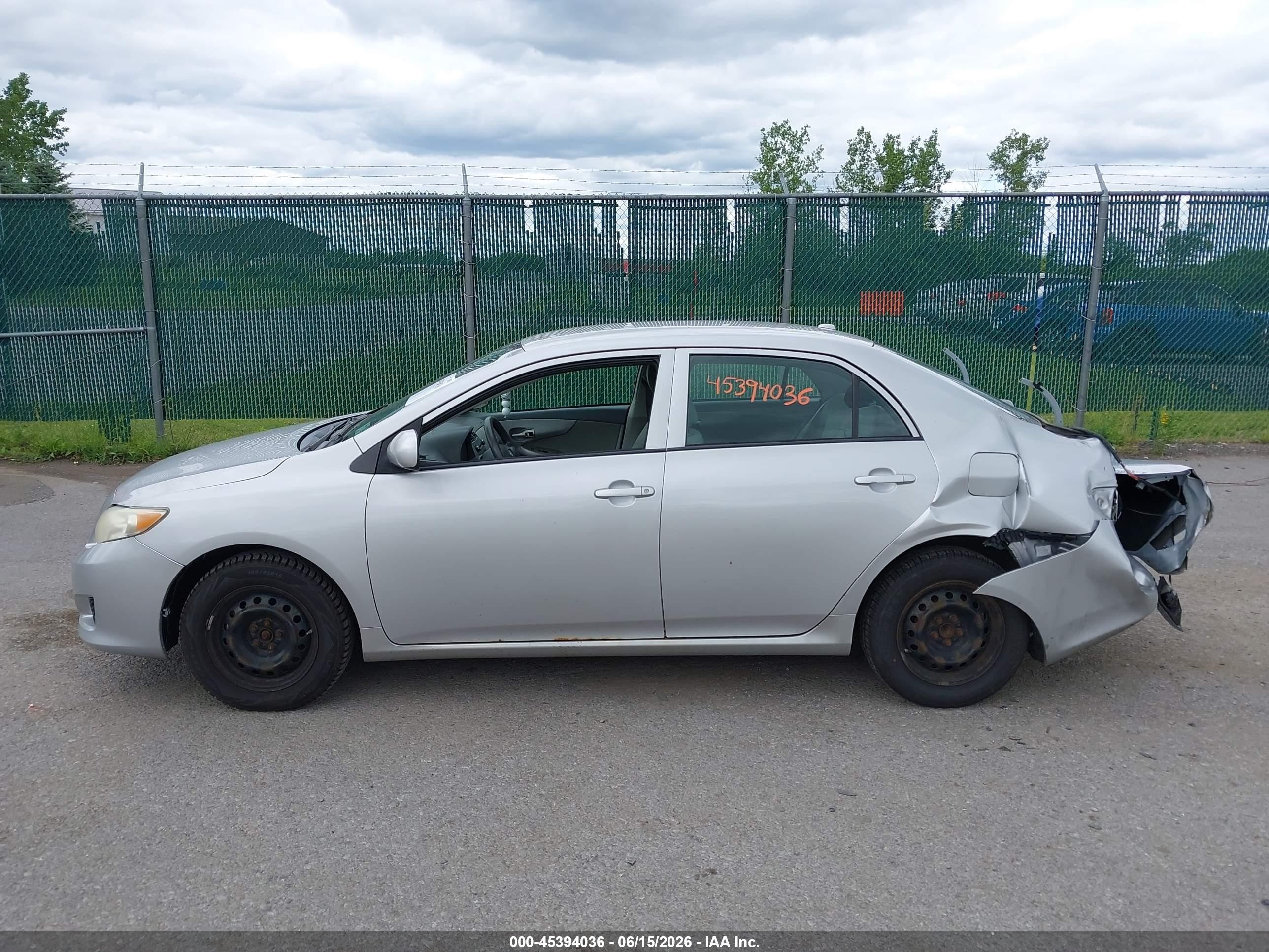 2010 Toyota Corolla Le Silver vin: 2T1BU4EE8AC333949
