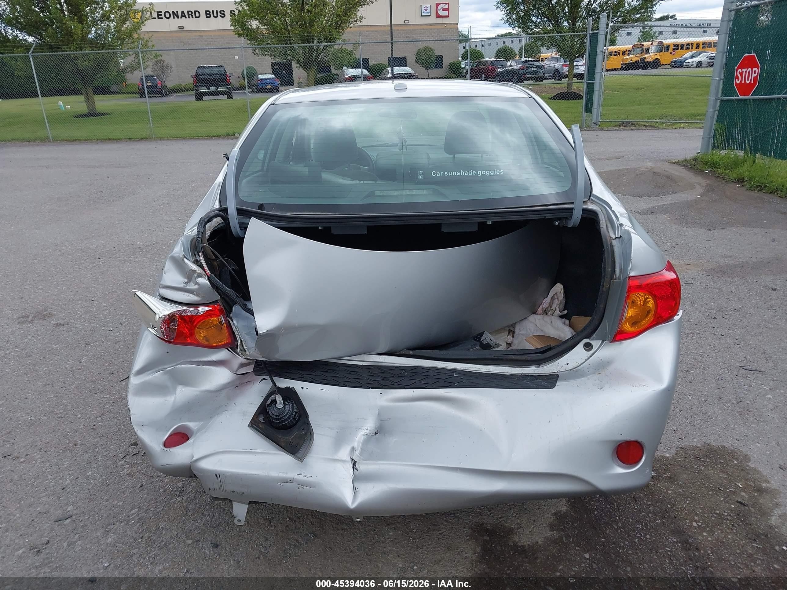 2010 Toyota Corolla Le Silver vin: 2T1BU4EE8AC333949