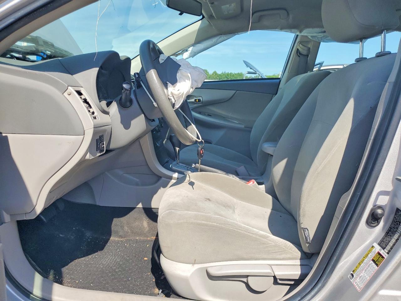 2010 Toyota Corolla Le Silver vin: 2T1BU4EE8AC351805