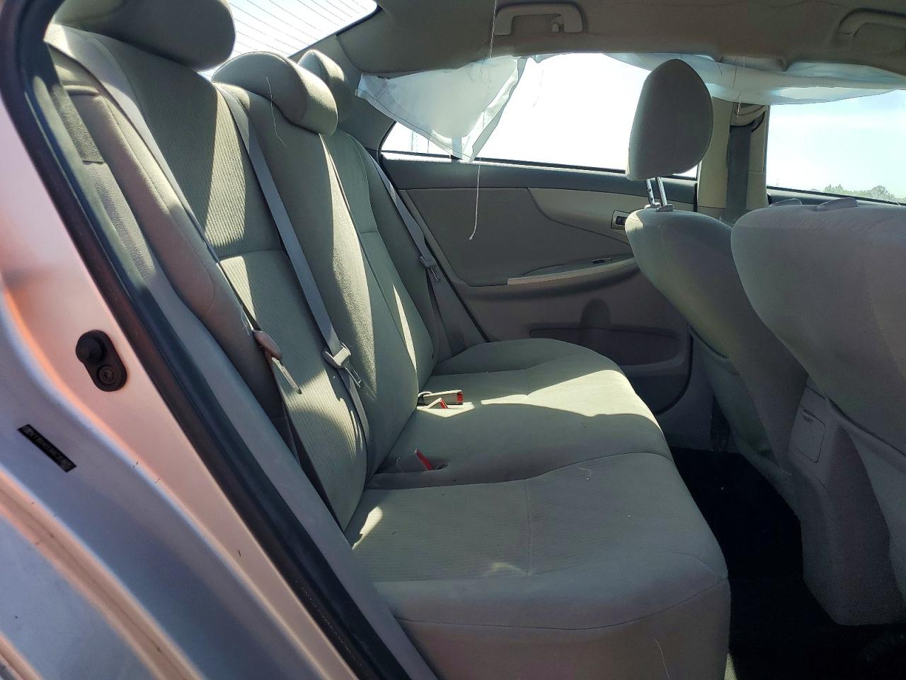 2010 Toyota Corolla Le Silver vin: 2T1BU4EE8AC351805