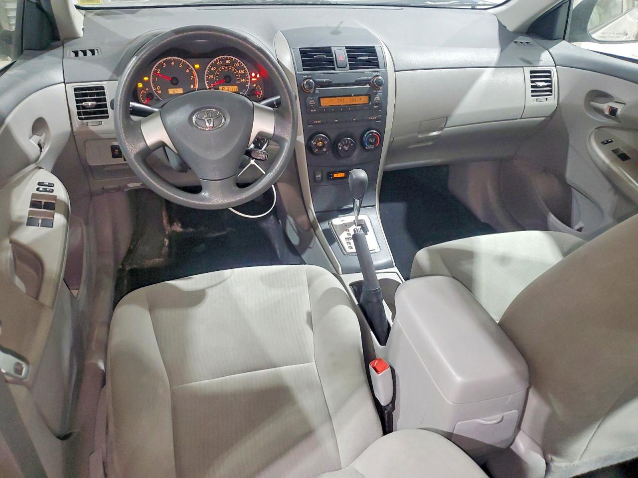 2010 Toyota Corolla Le Silver vin: 2T1BU4EE8AC387039