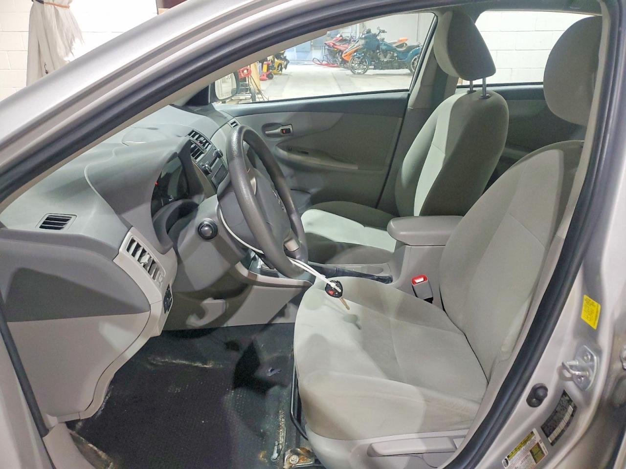 2010 Toyota Corolla Le Silver vin: 2T1BU4EE8AC387039