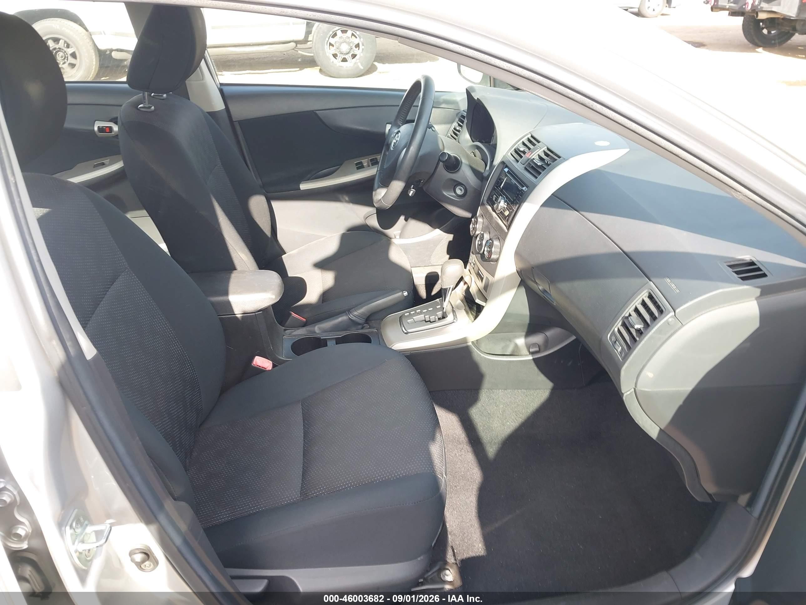 2010 Toyota Corolla S Серебряный vin: 2T1BU4EE8AC405023