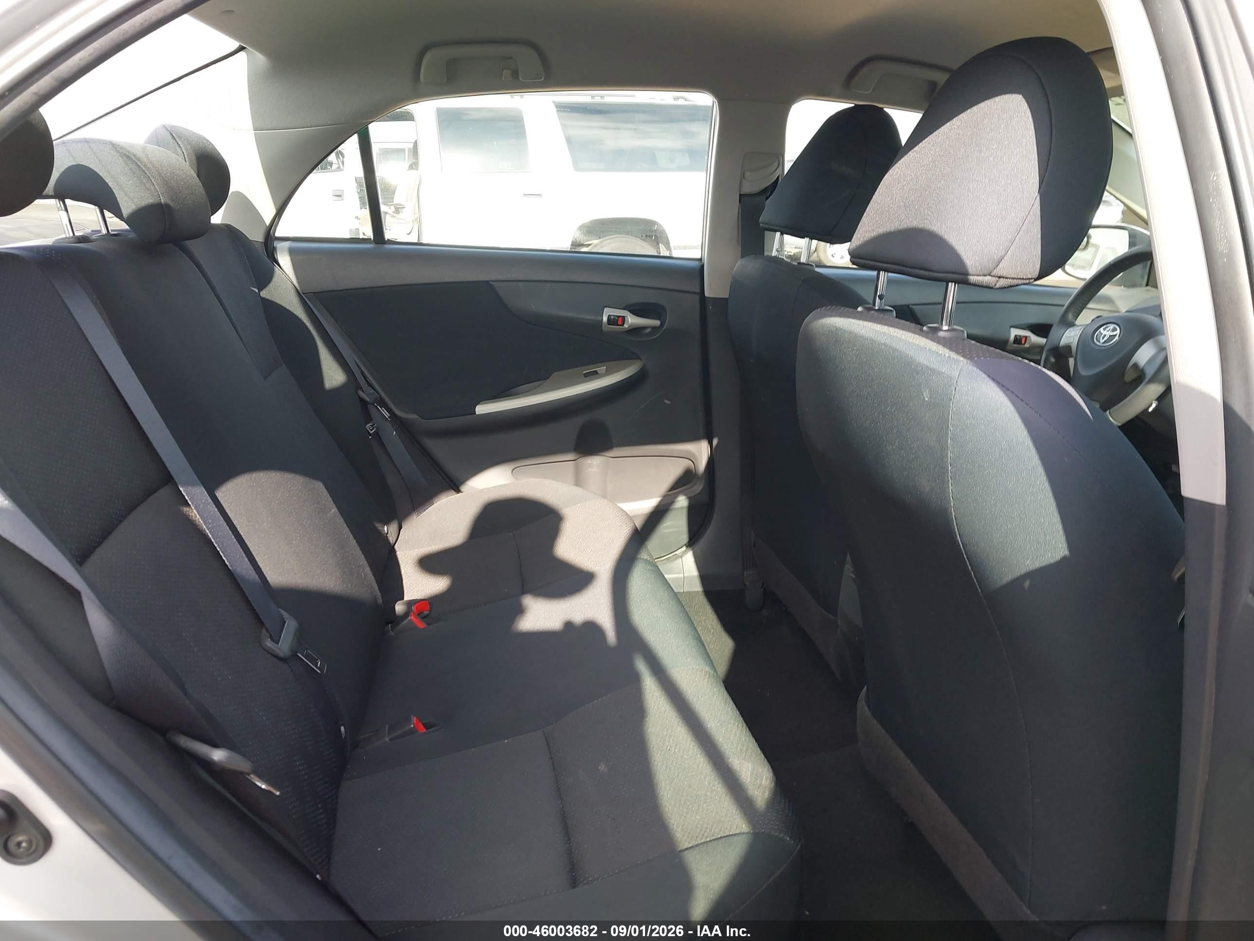 2010 Toyota Corolla S Серебряный vin: 2T1BU4EE8AC405023