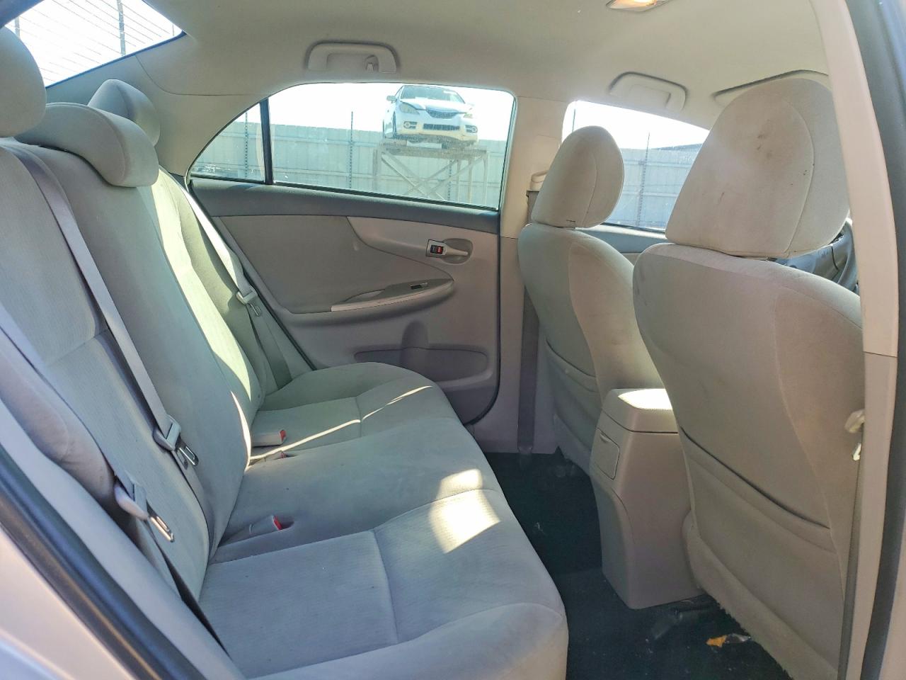 2010 Toyota Corolla Le Silver vin: 2T1BU4EE8AC435140