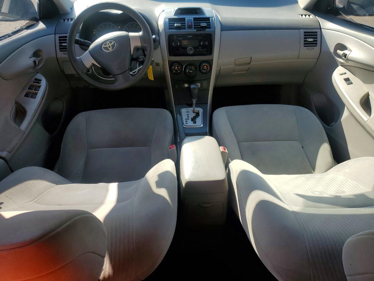 2010 Toyota Corolla Le Silver vin: 2T1BU4EE8AC435140