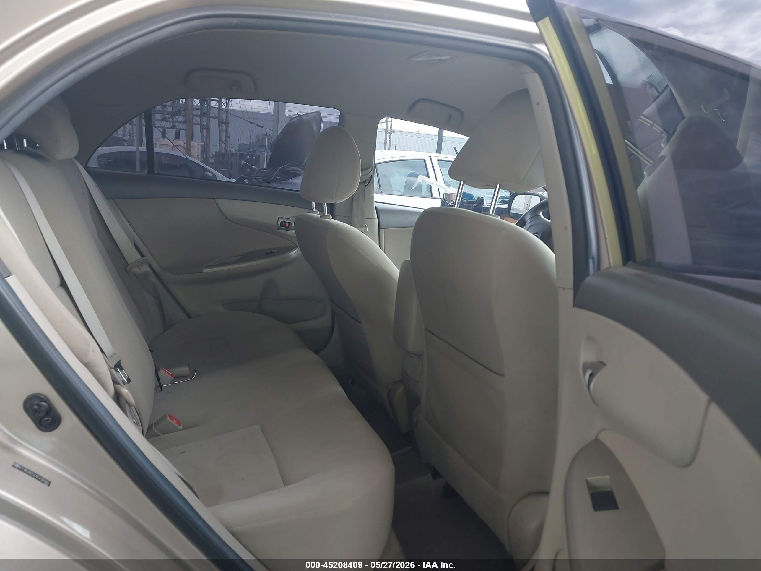 2010 Toyota Corolla Le Gold vin: 2T1BU4EE8AC436045