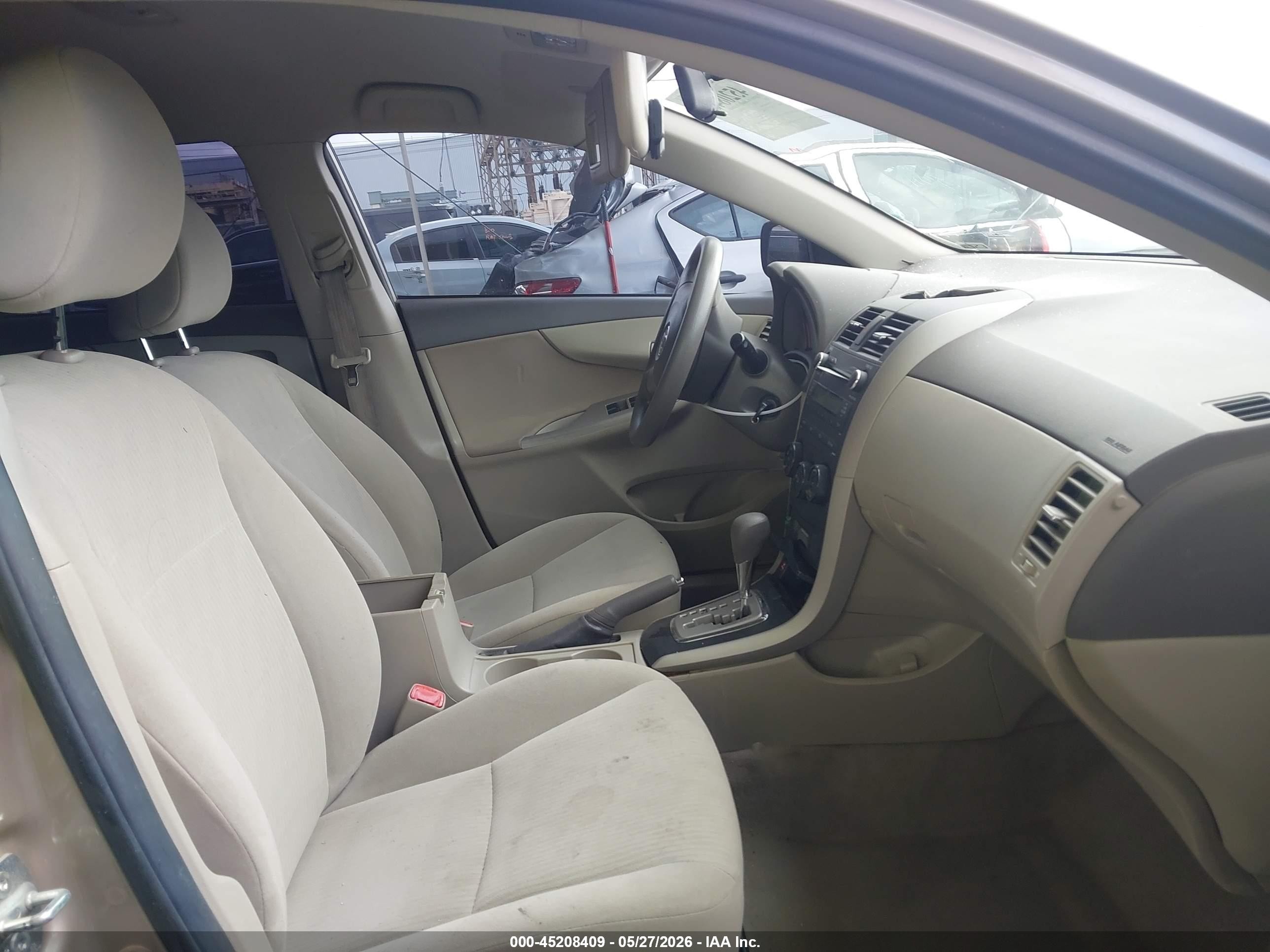 2010 Toyota Corolla Le Gold vin: 2T1BU4EE8AC436045