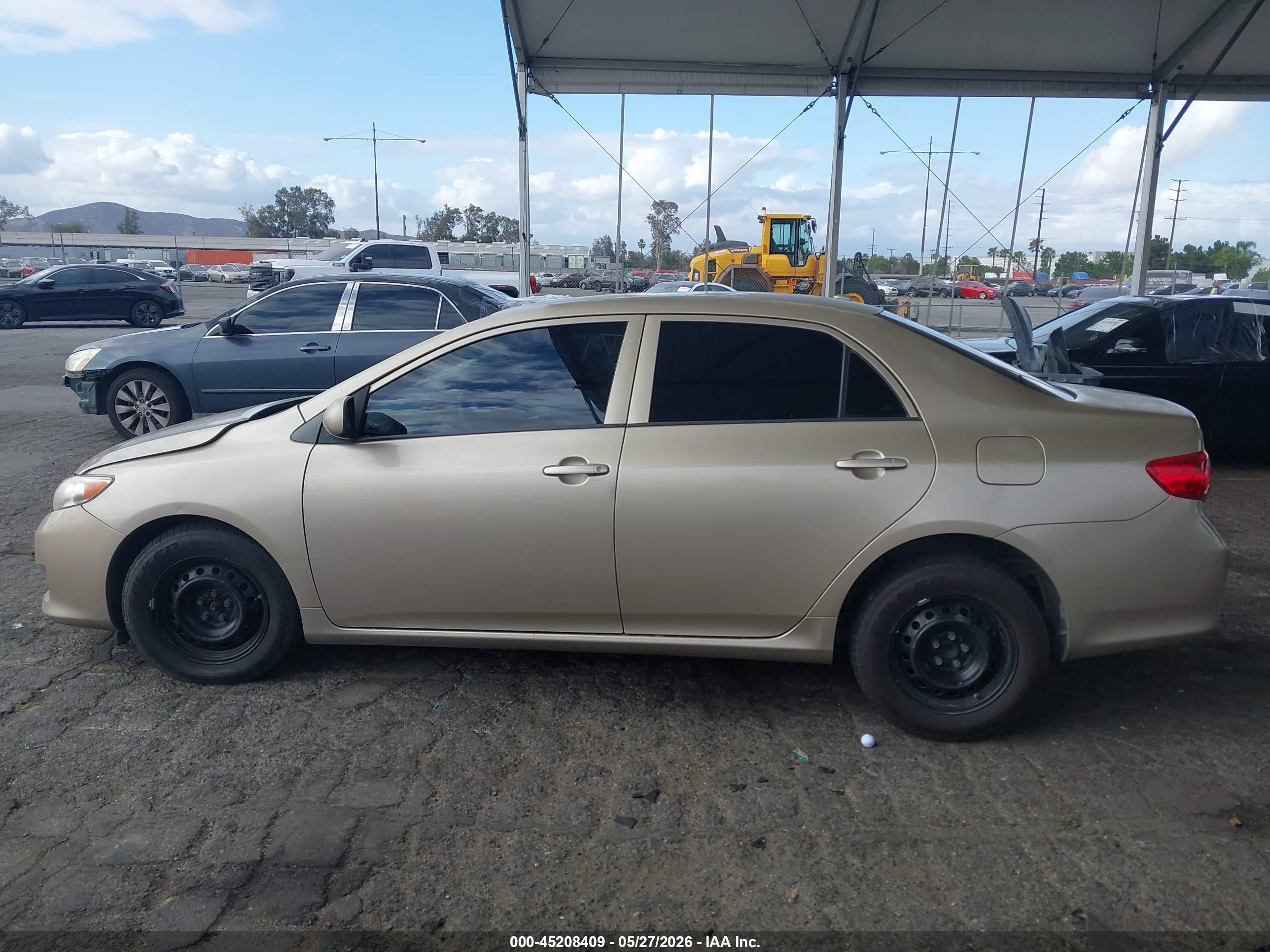 2010 Toyota Corolla Le Gold vin: 2T1BU4EE8AC436045