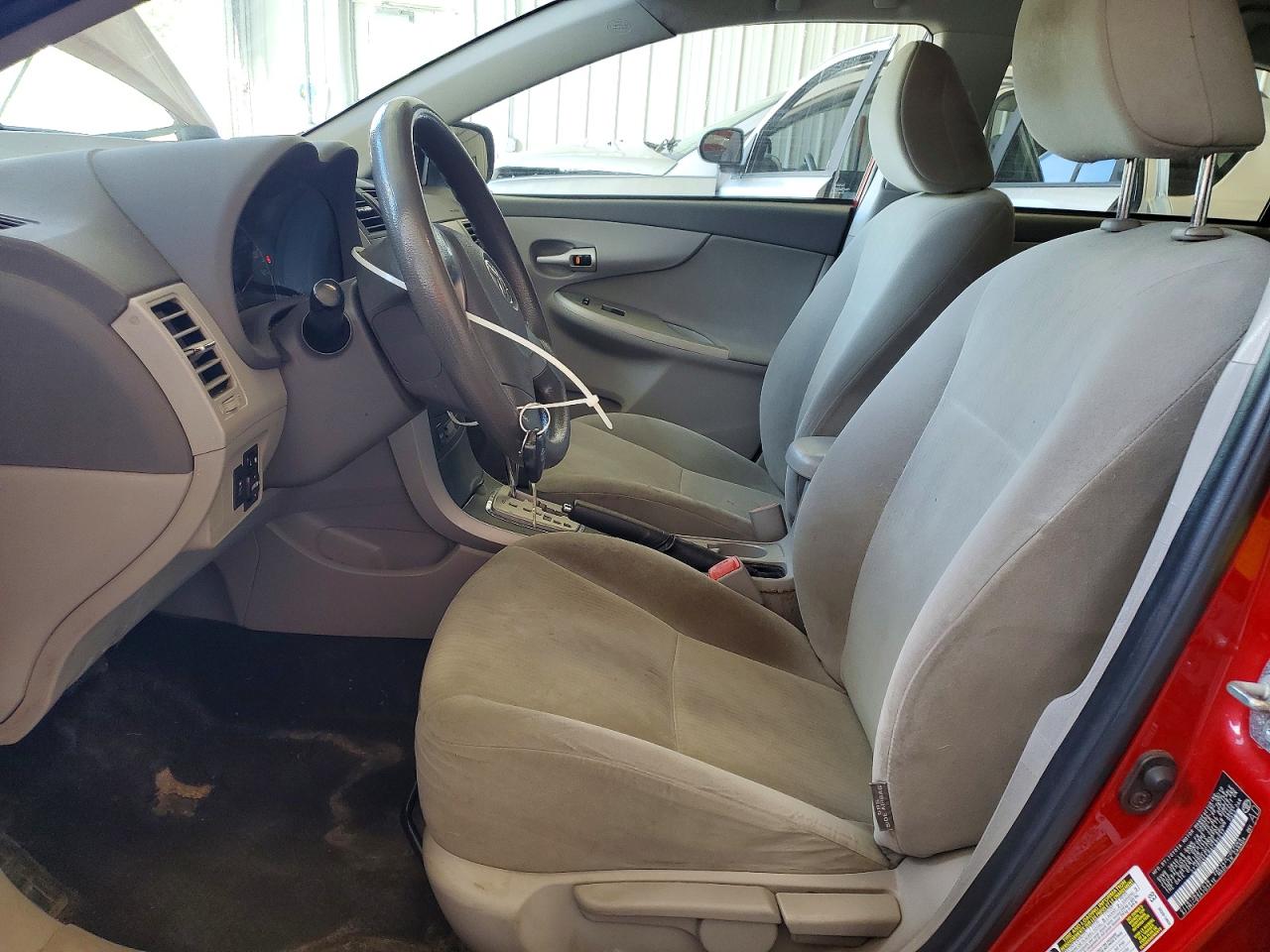 2010 Toyota Corolla Le Red vin: 2T1BU4EE8AC485617