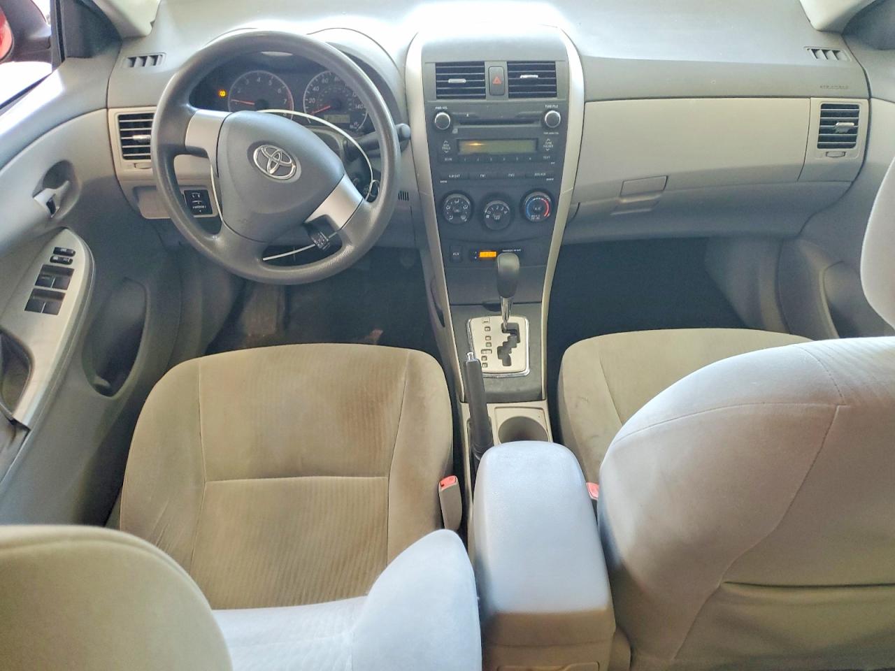2010 Toyota Corolla Le Red vin: 2T1BU4EE8AC485617