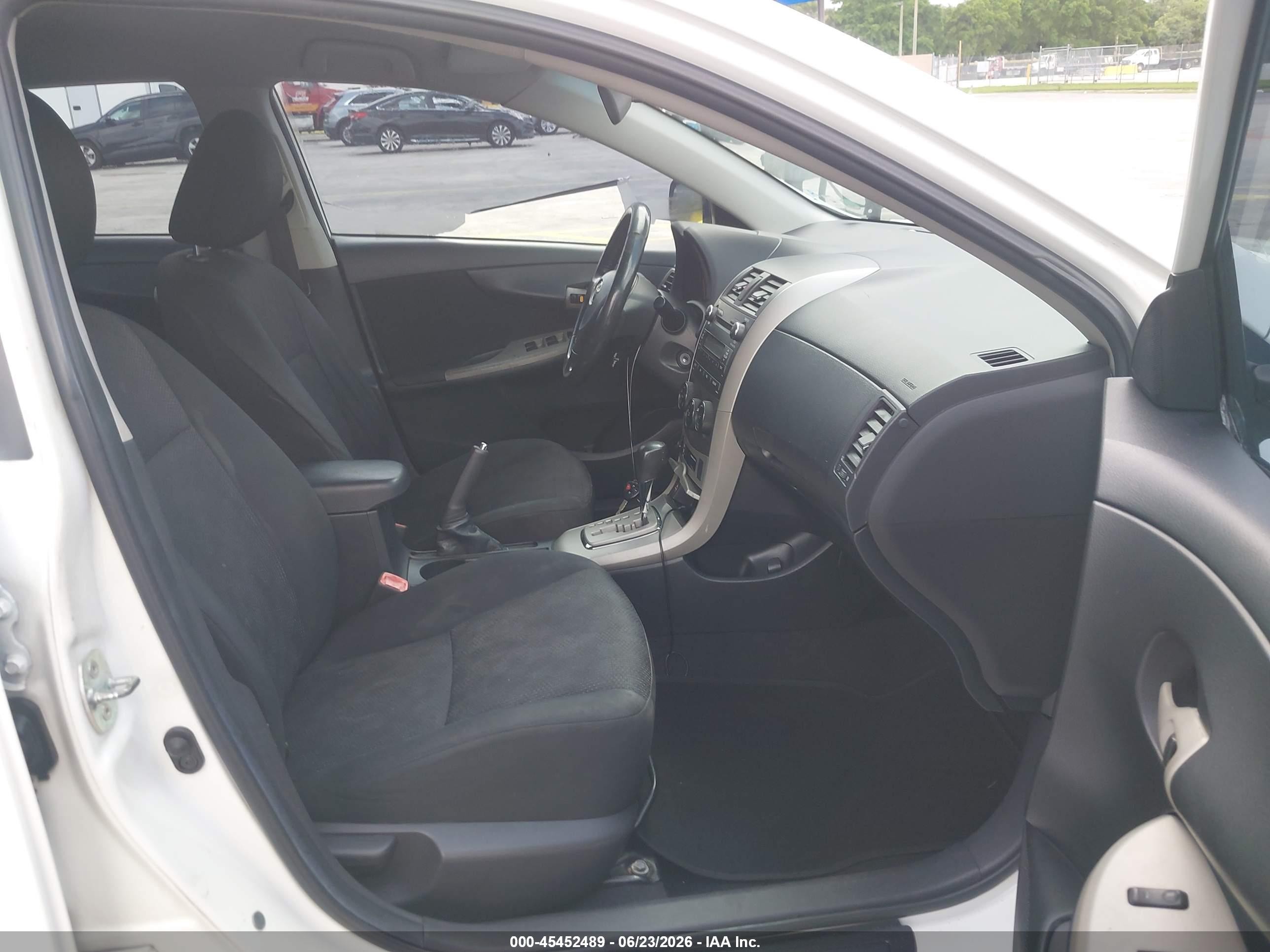 2010 Toyota Corolla S White vin: 2T1BU4EE8AC490381