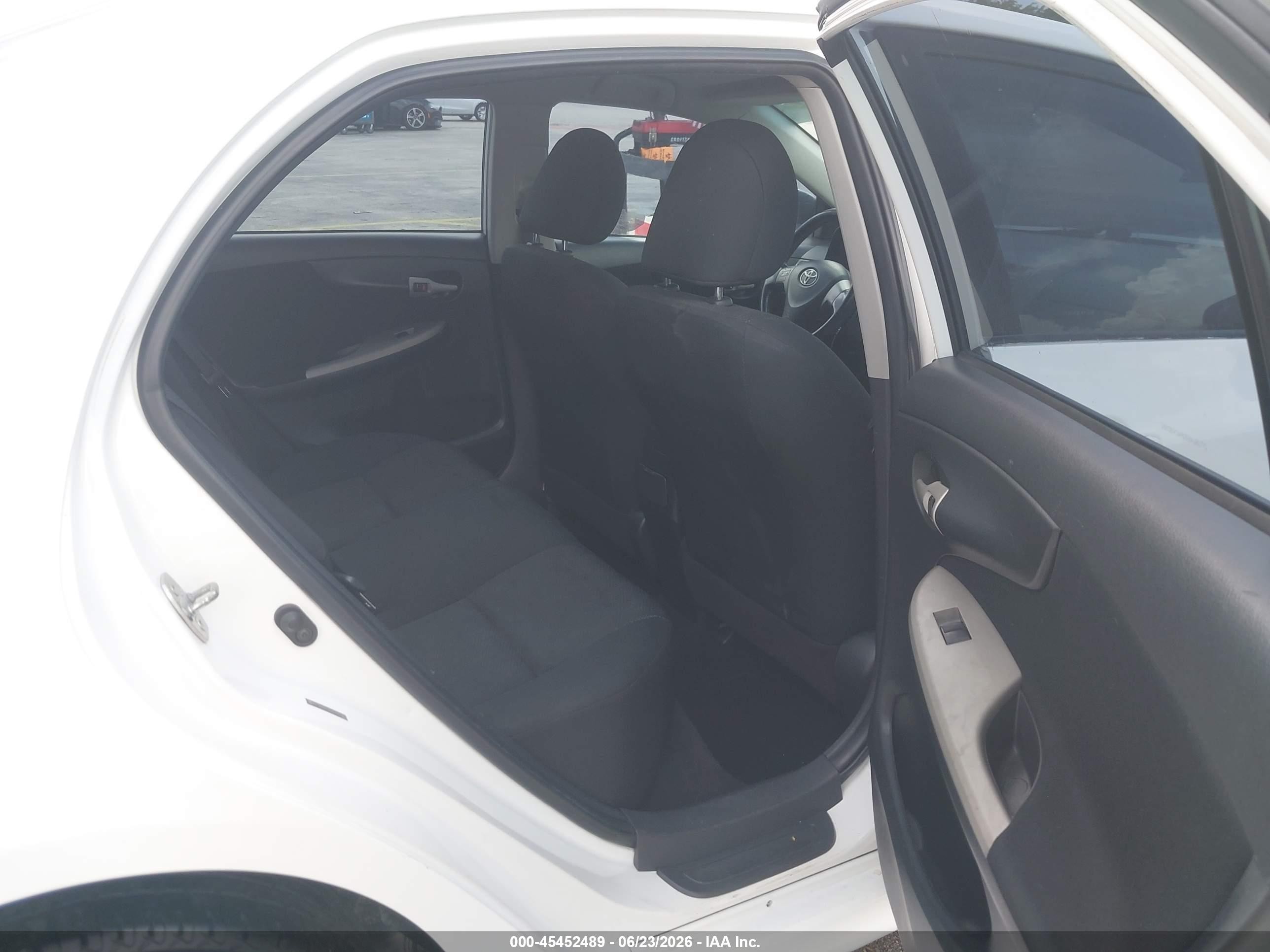 2010 Toyota Corolla S White vin: 2T1BU4EE8AC490381
