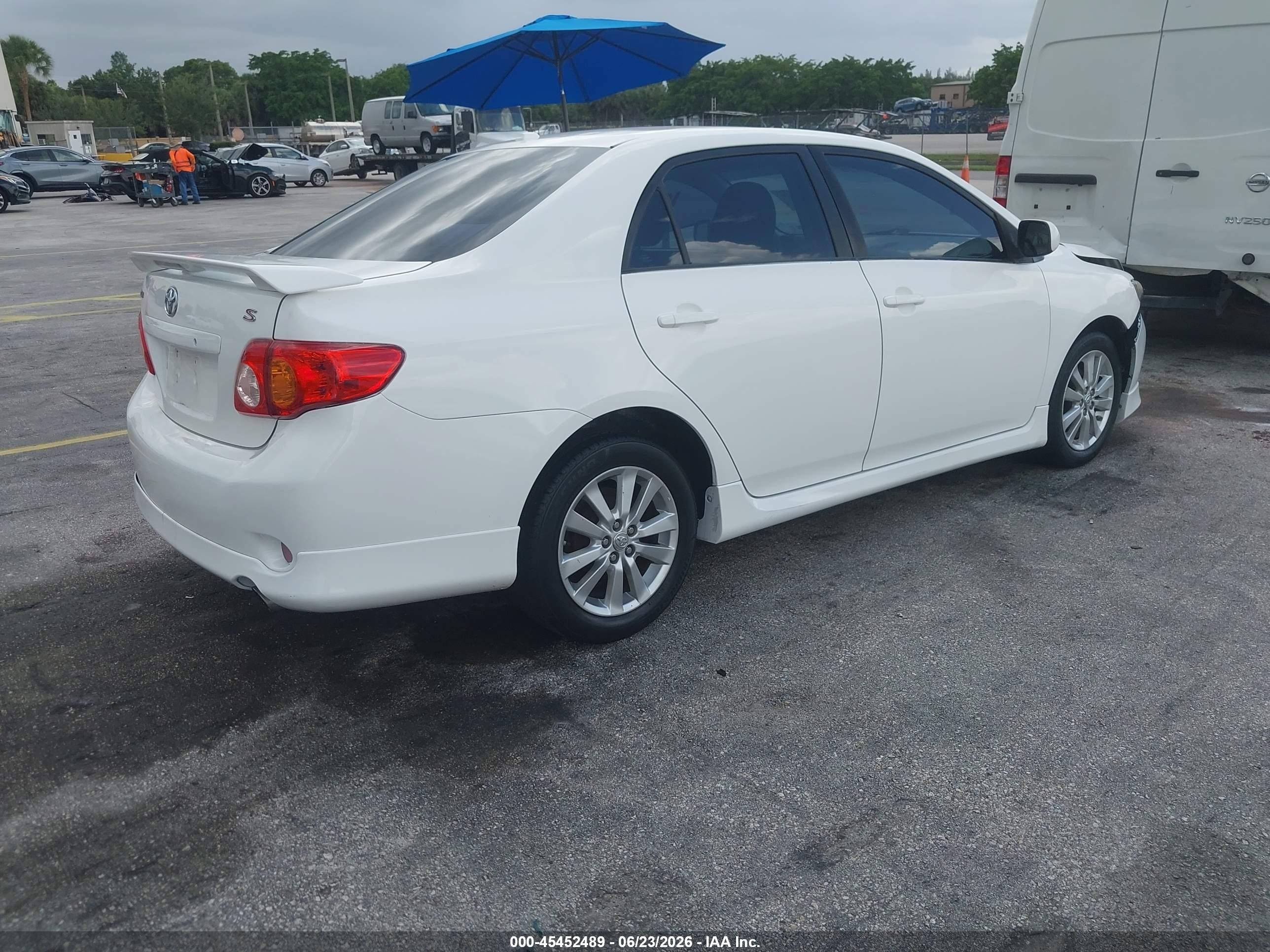 2010 Toyota Corolla S White vin: 2T1BU4EE8AC490381